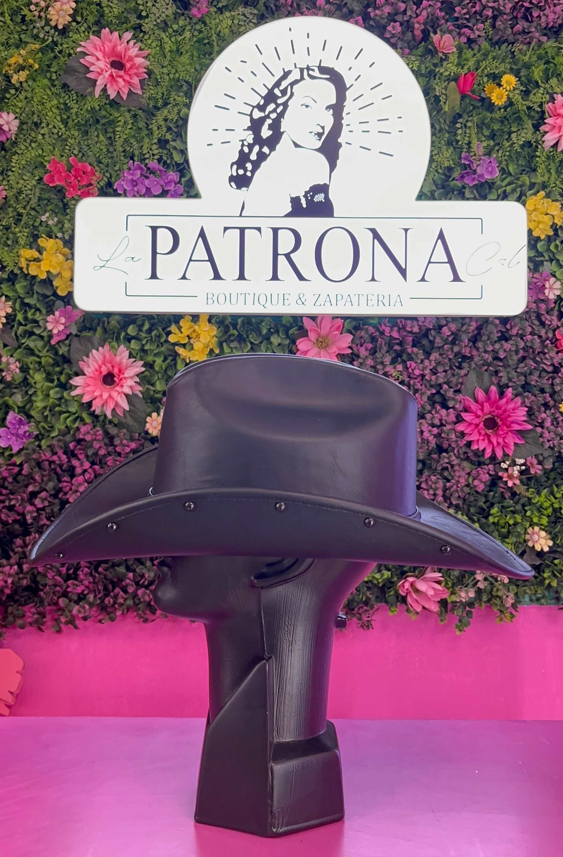 Sombrero de vinipiel negro