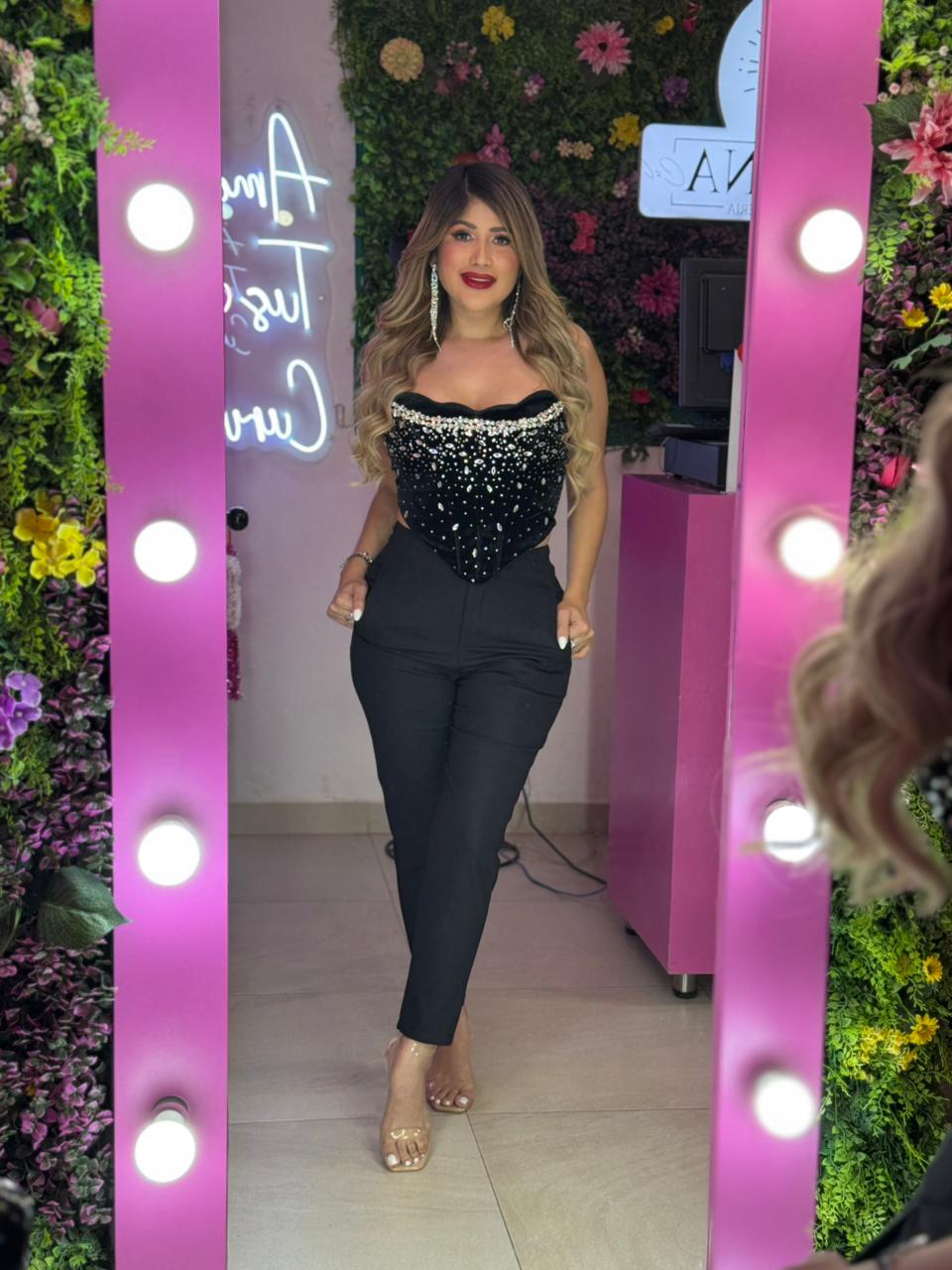 Corset de corazón negro y rojo