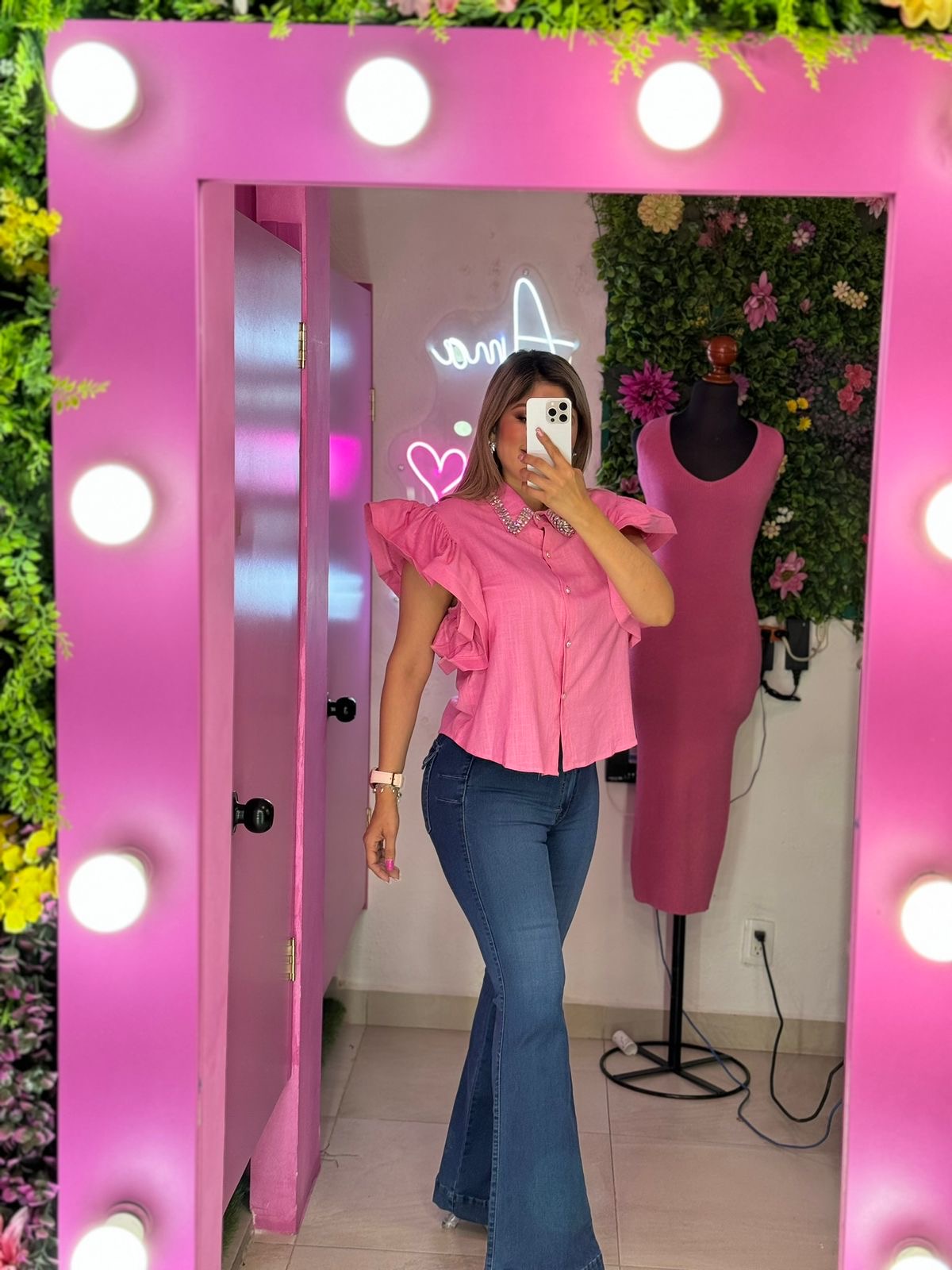Camisa rosa con olan en manga