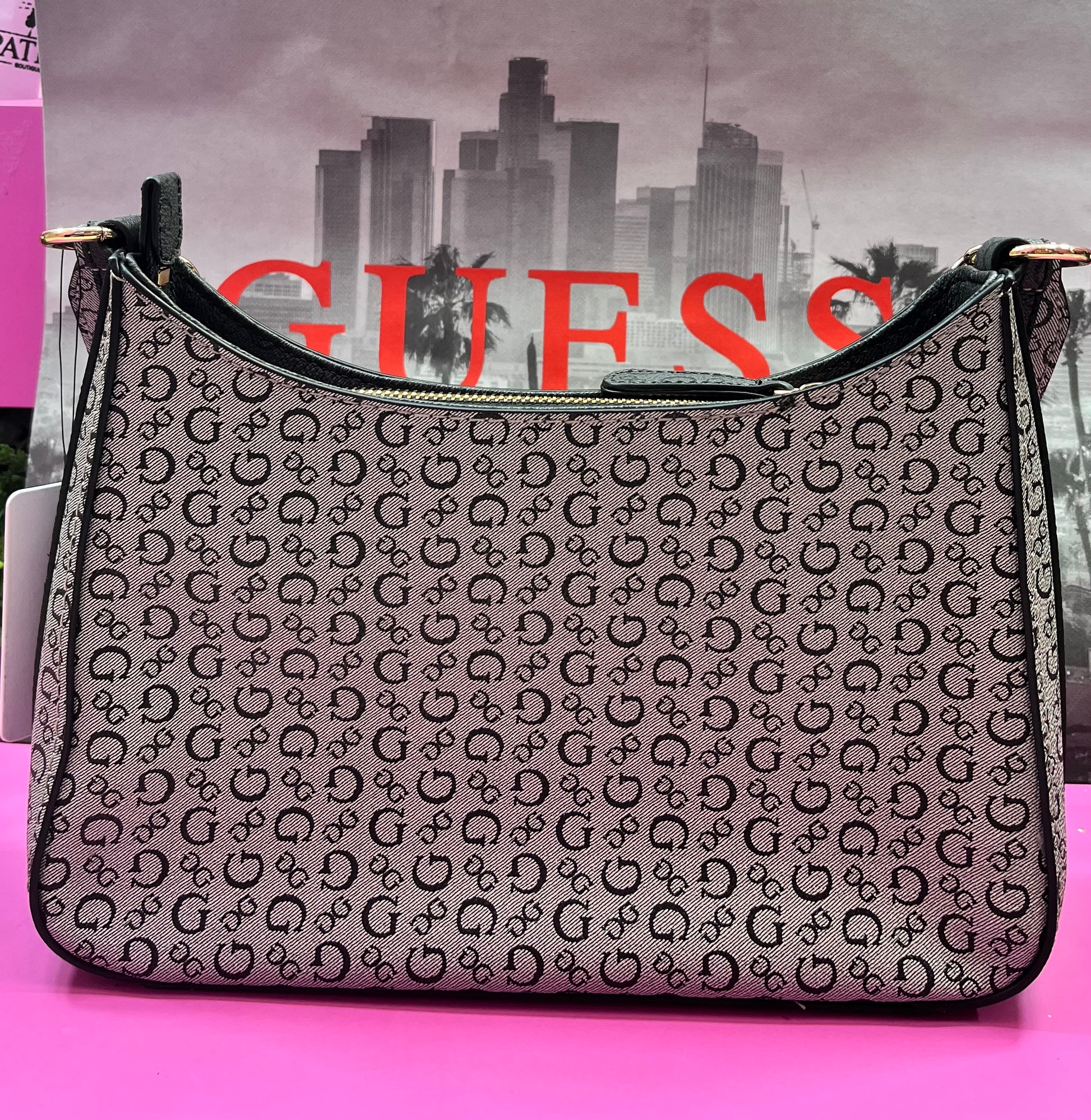 Bolsa gris guess con cadena
