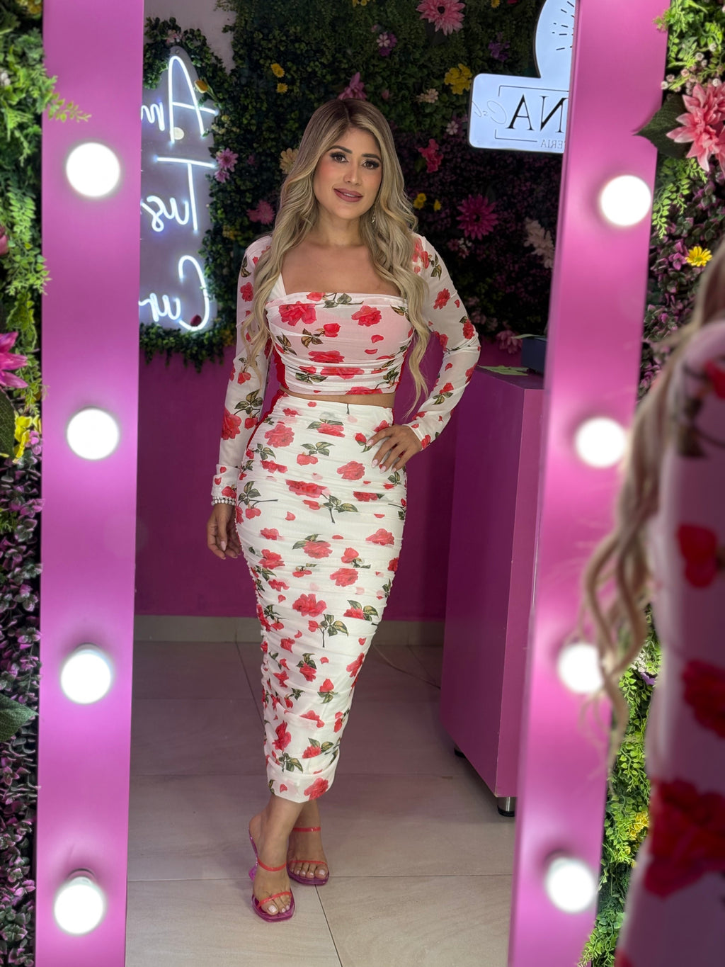 Set blanco mesh con rosas