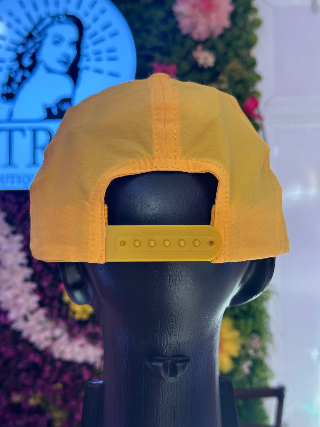 Gorra amarilla Armani Exchange
