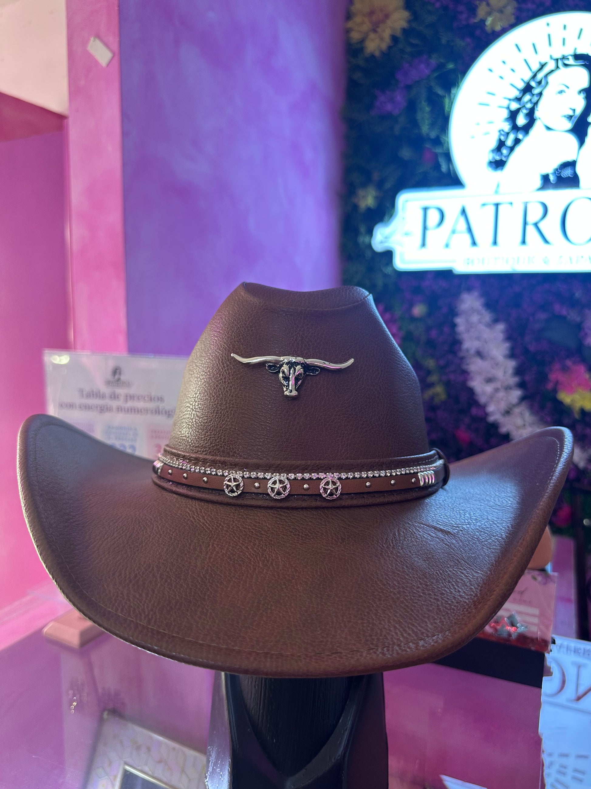 Sombrero camel con cuernuda