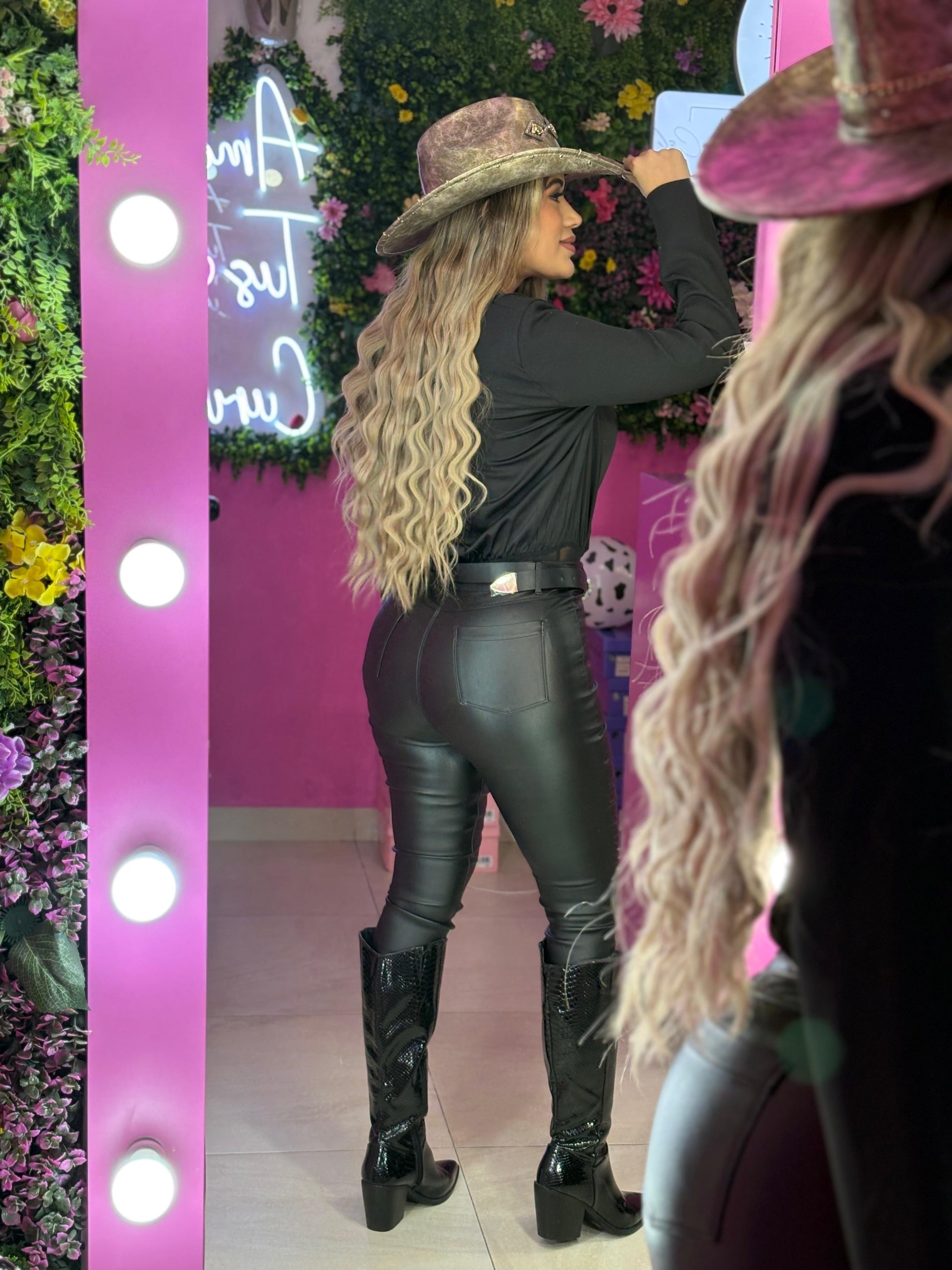 Pantalón negro vinipiel