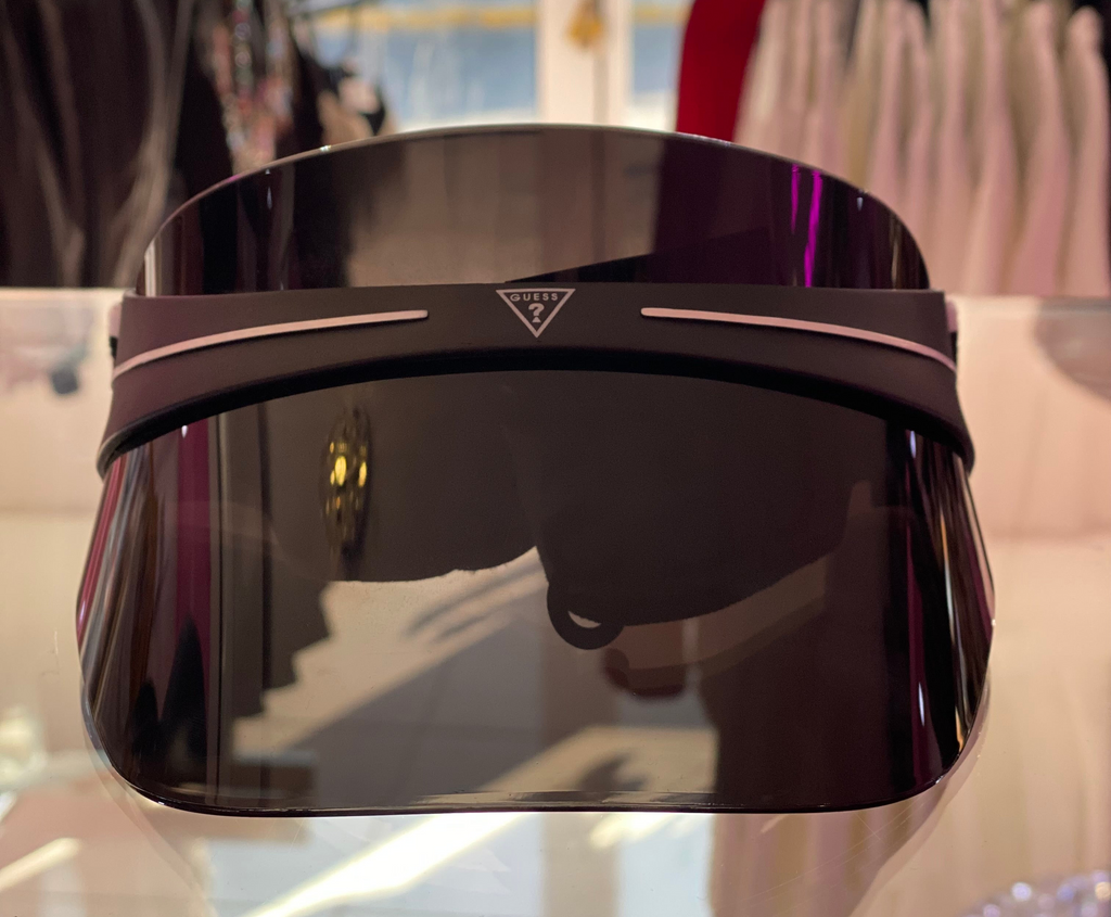 Vicera “GUESS” color negro