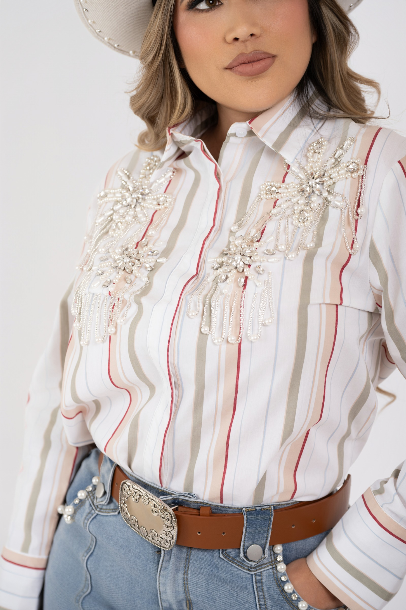Camisa rayada con apliques