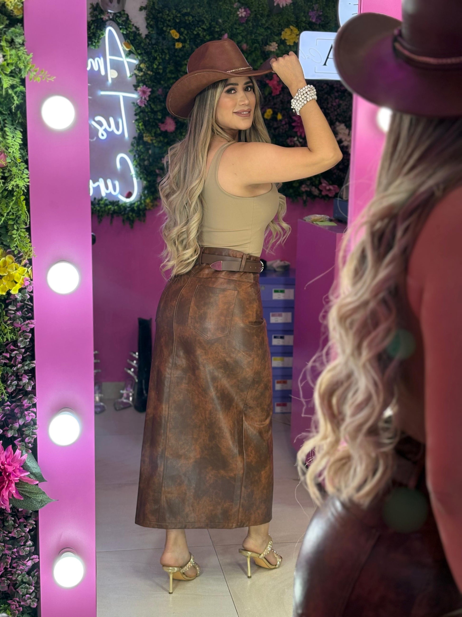 Falda cafe de vinipiel larga