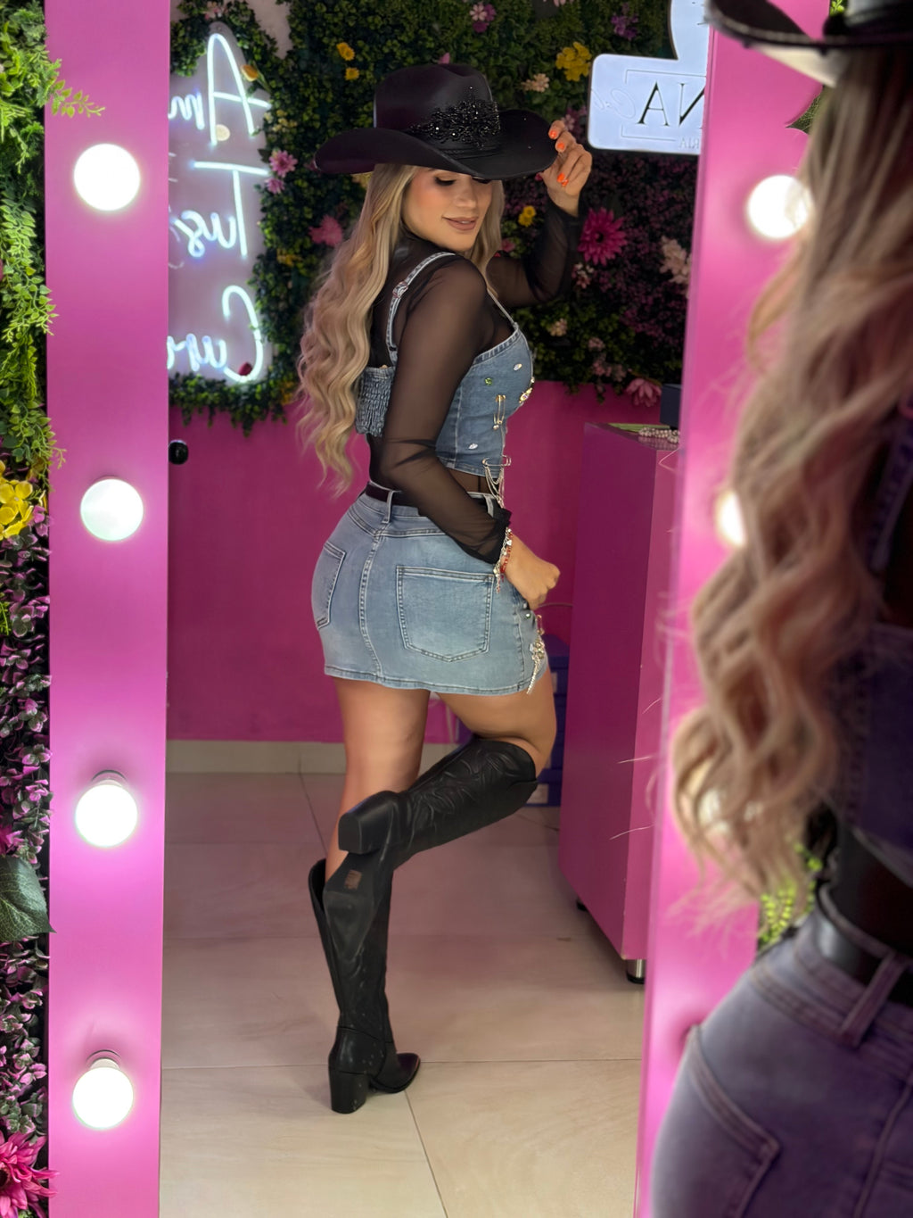 Falda de mezclilla con apliques