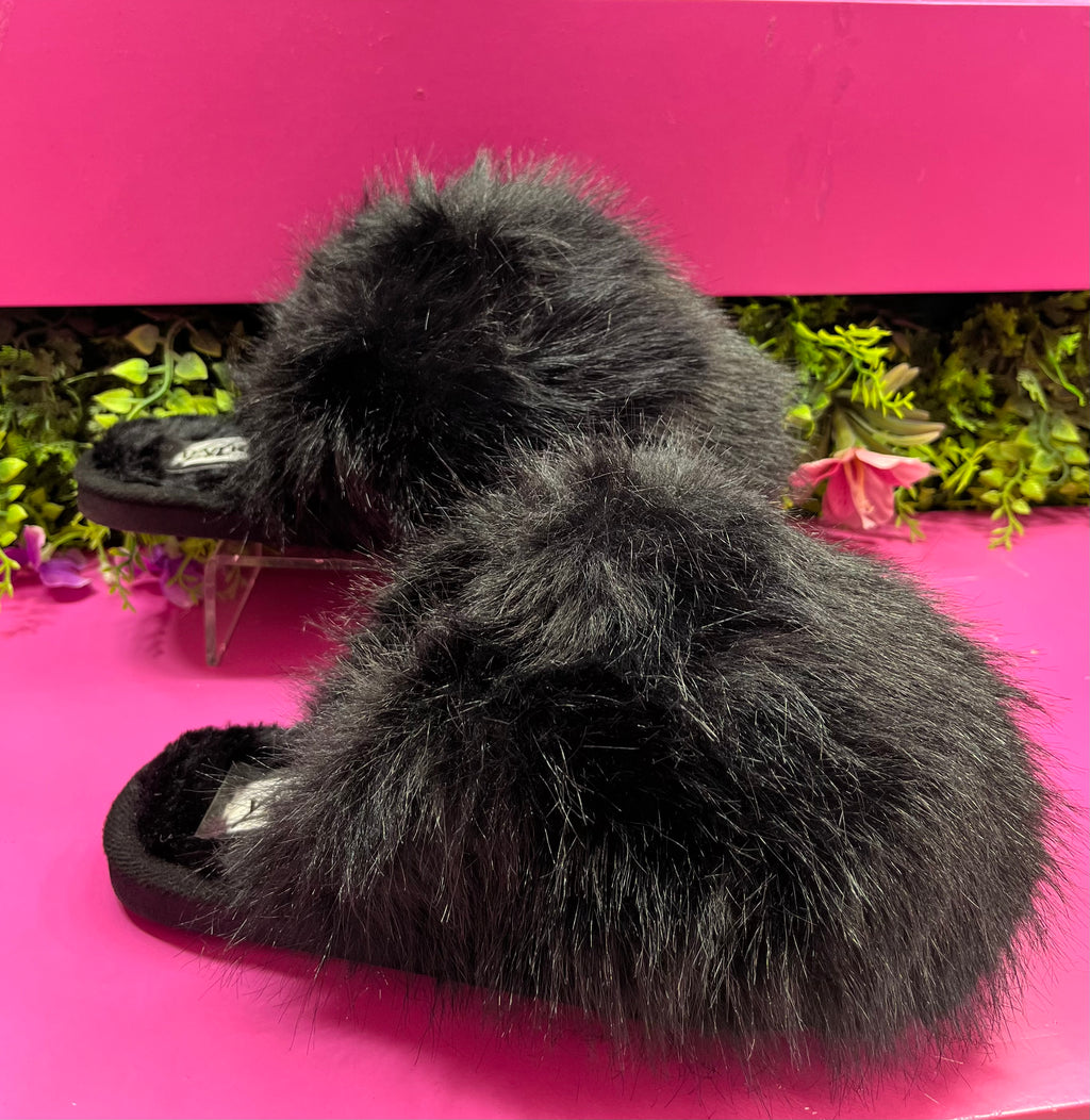 Pantuflas negras peludas