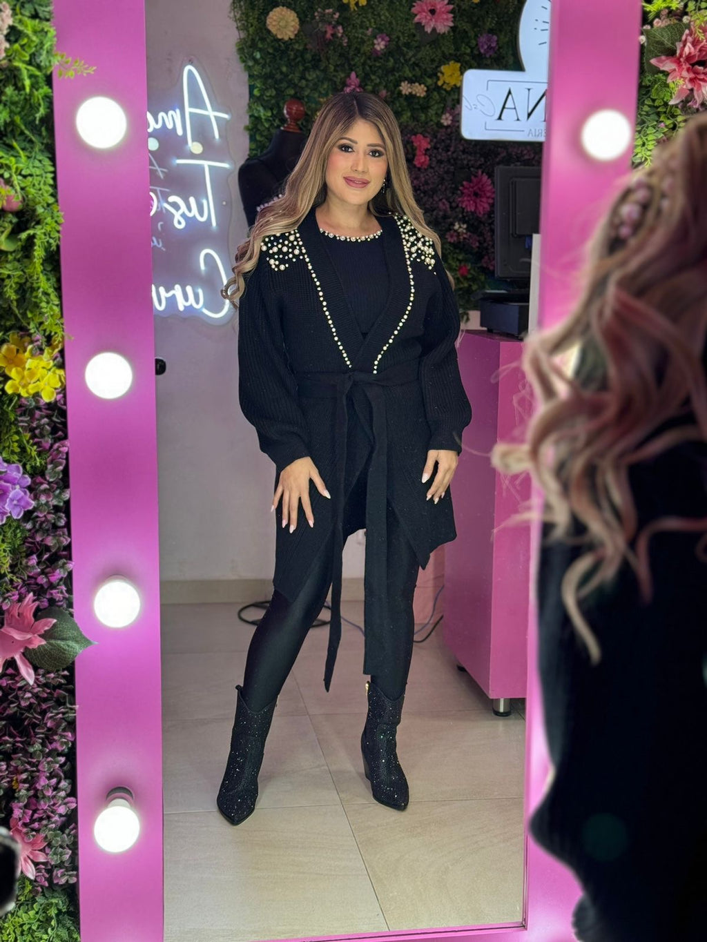 Suéter negro con perlas