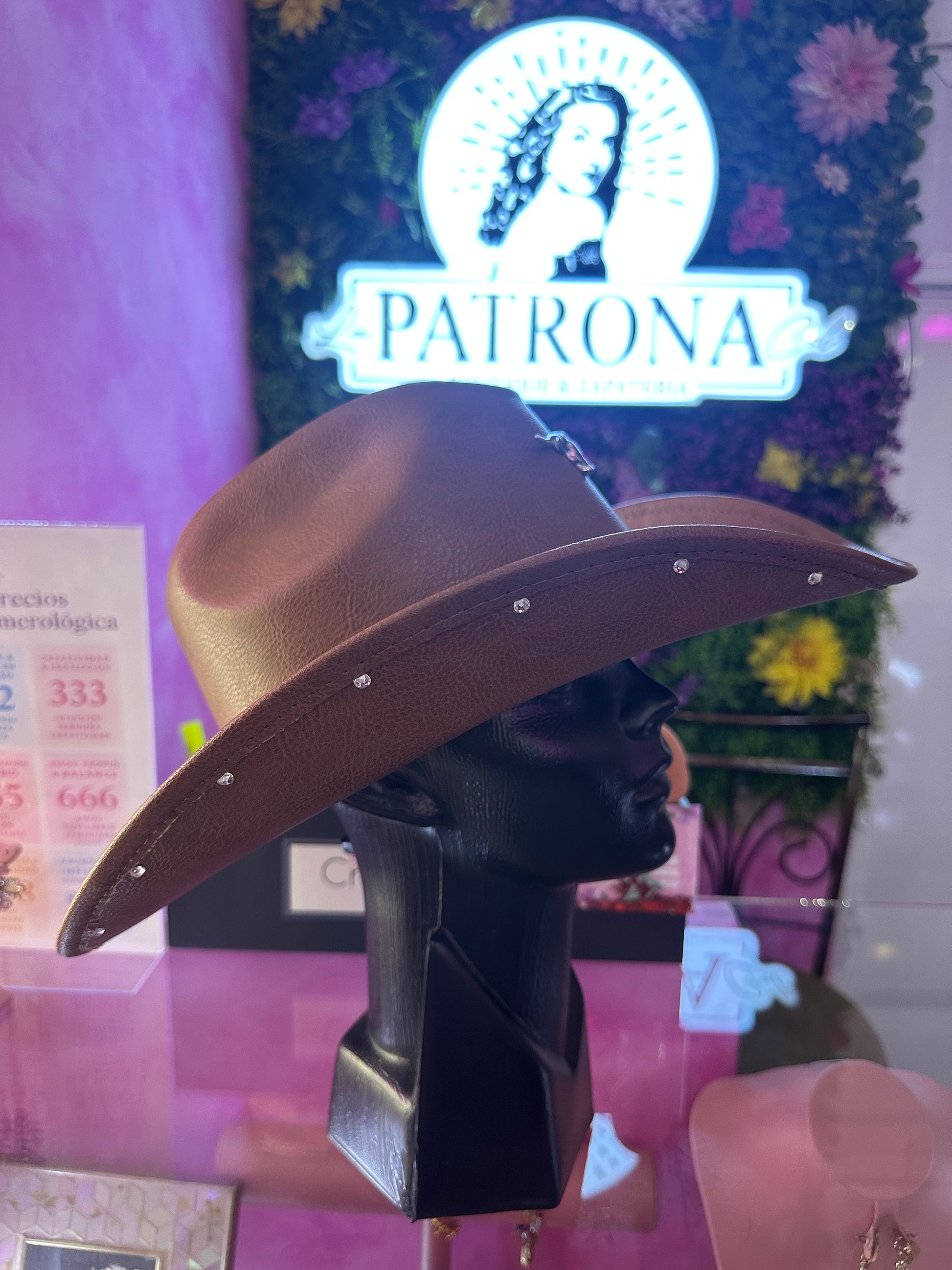 Sombrero camel con cuernuda
