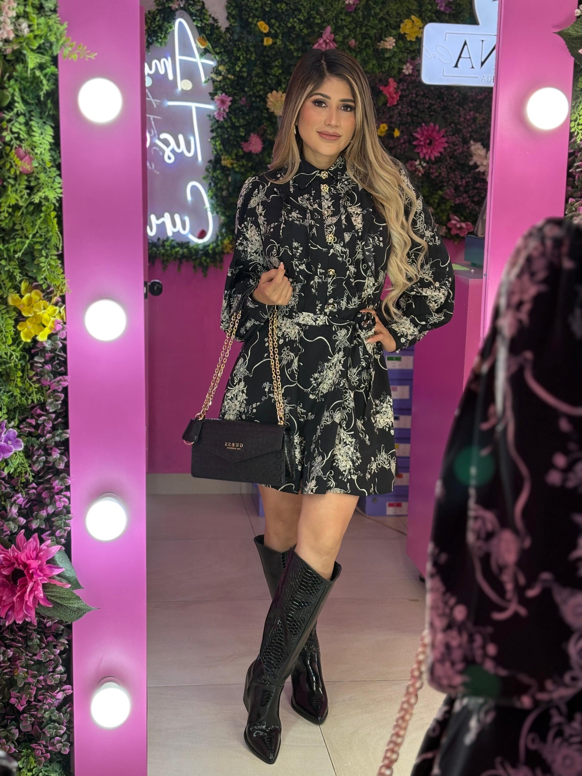 Vestido floreado negro