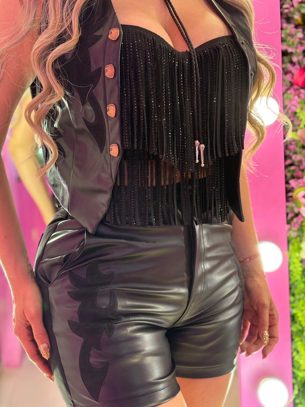 Top negro con barbas