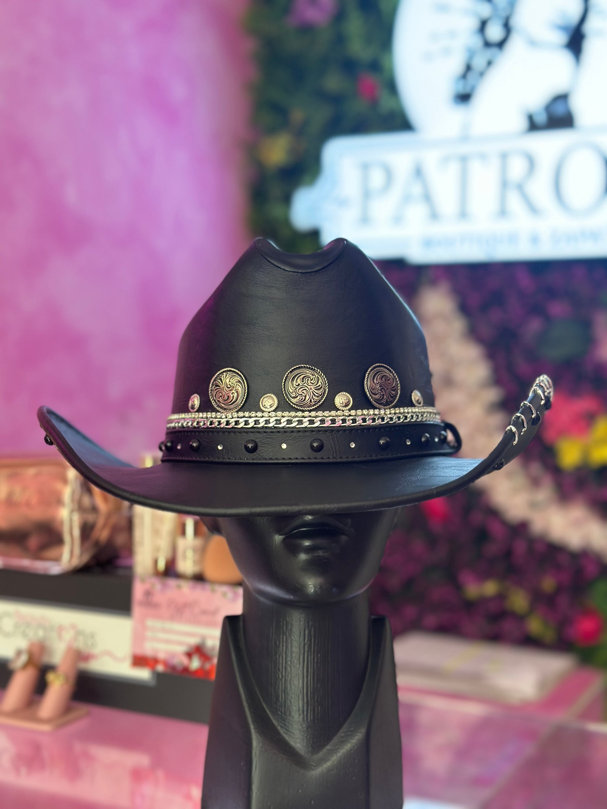 Sombrero negro de vinipiel