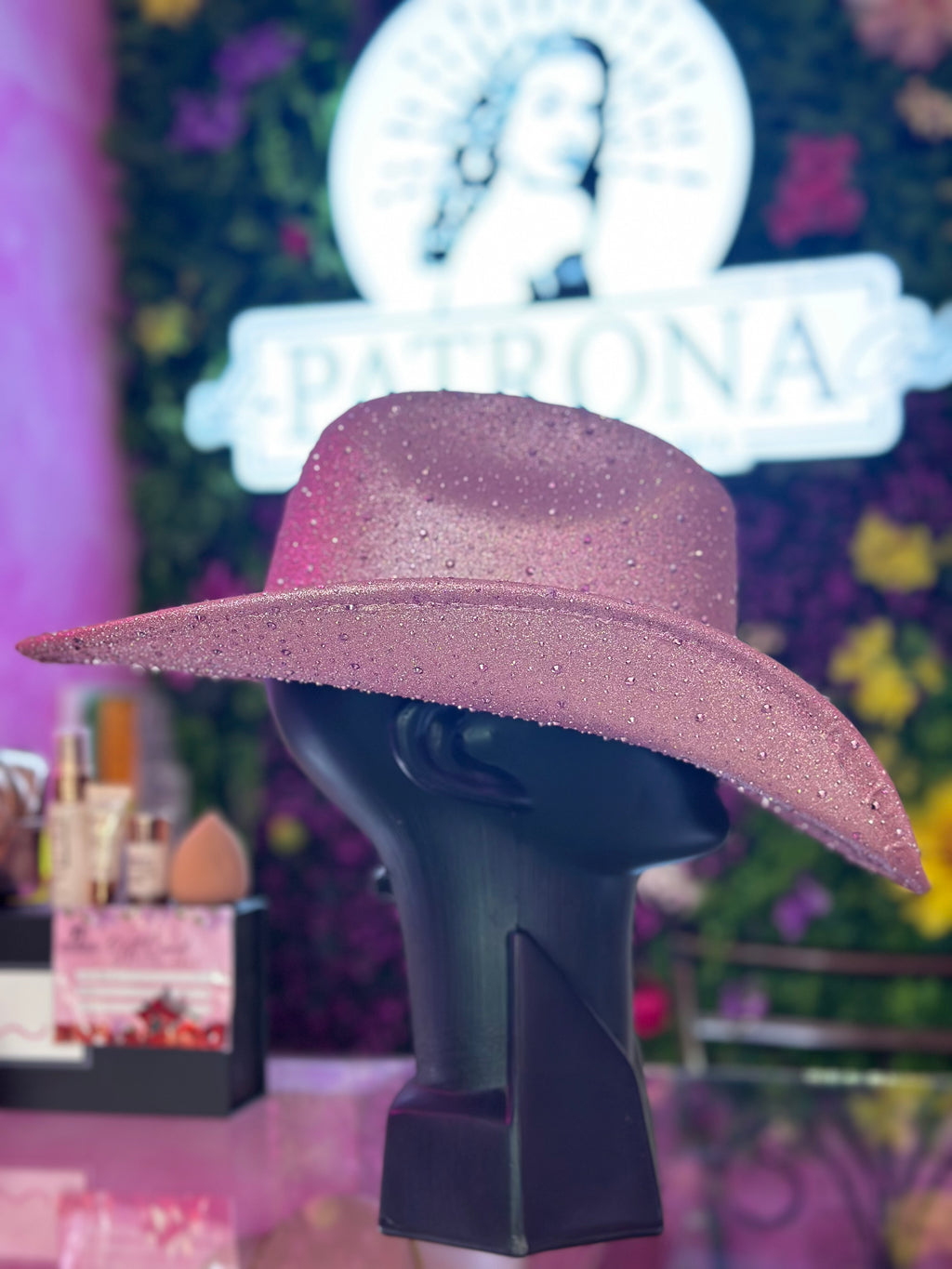 Sombrero rosa con brillos