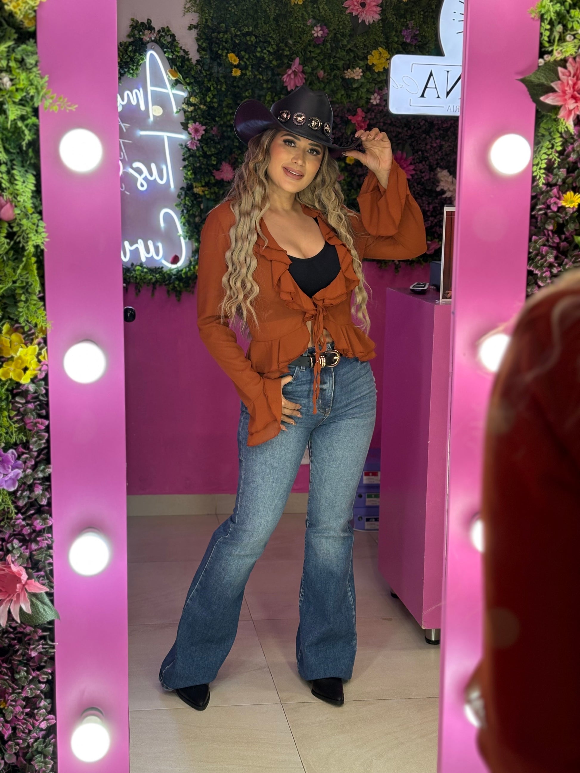 Blusa camel con olanes estilo mesh