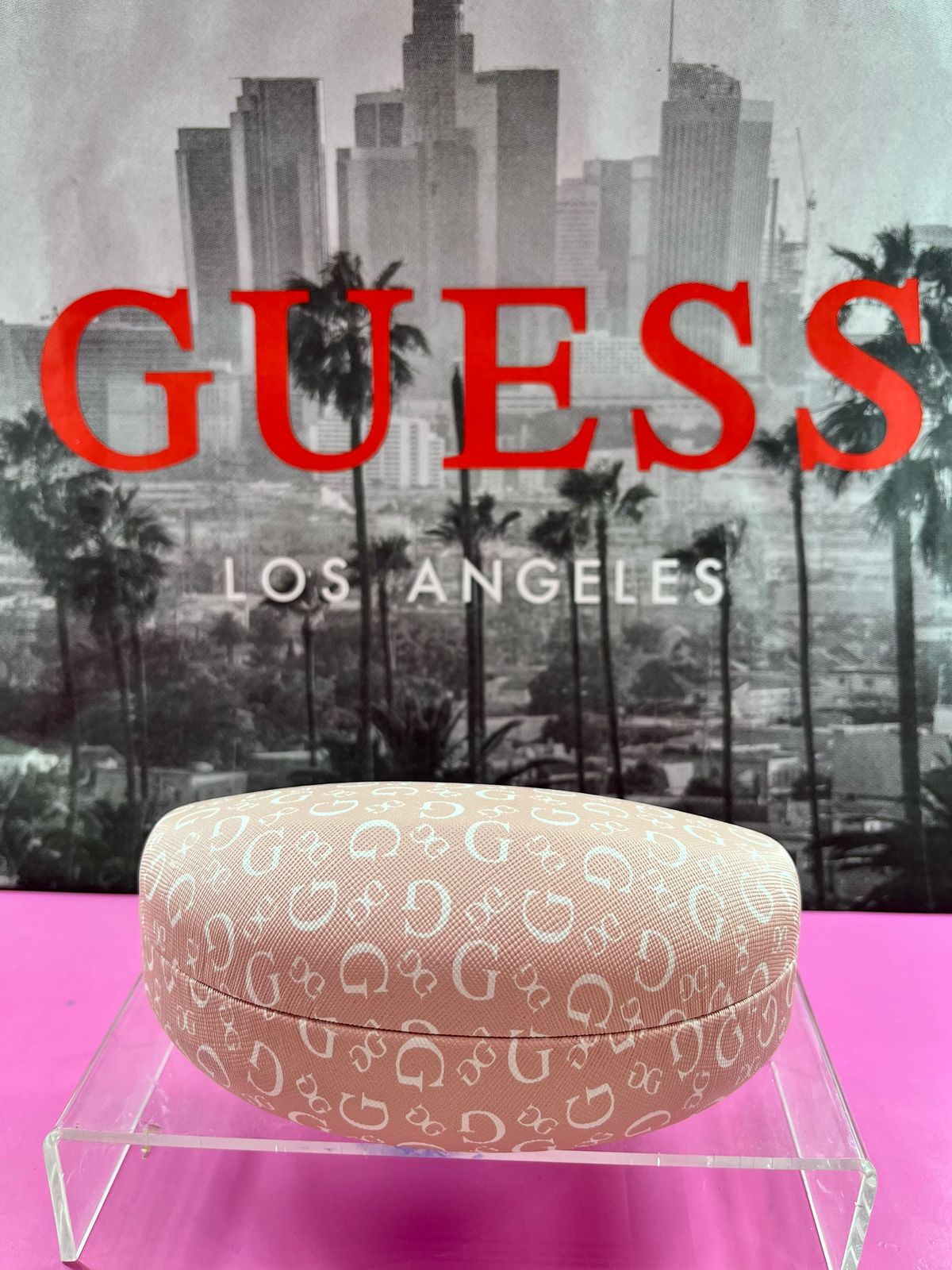 Estuche Rosa para lentes “Guess”