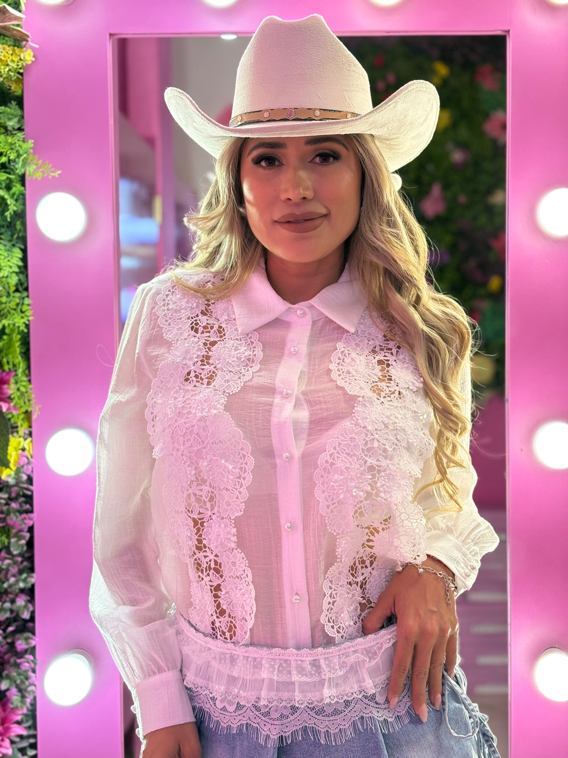 Camisa blanca con encaje