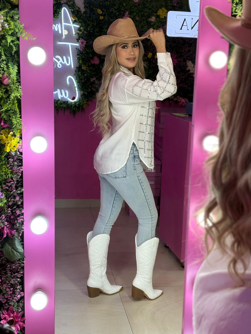 Camisa blanca con pedrería