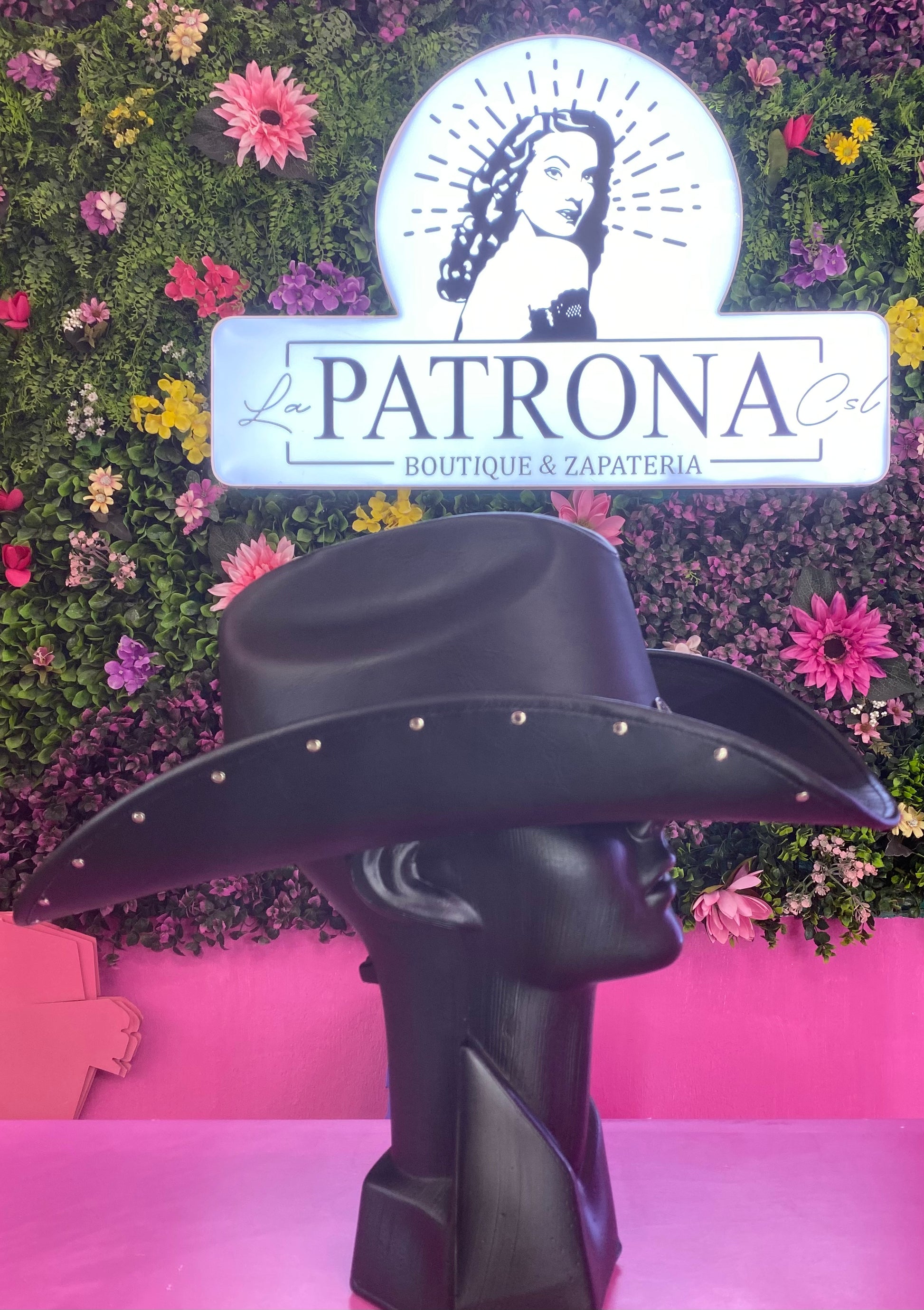 Sombrero negro vinipiel herraje plata