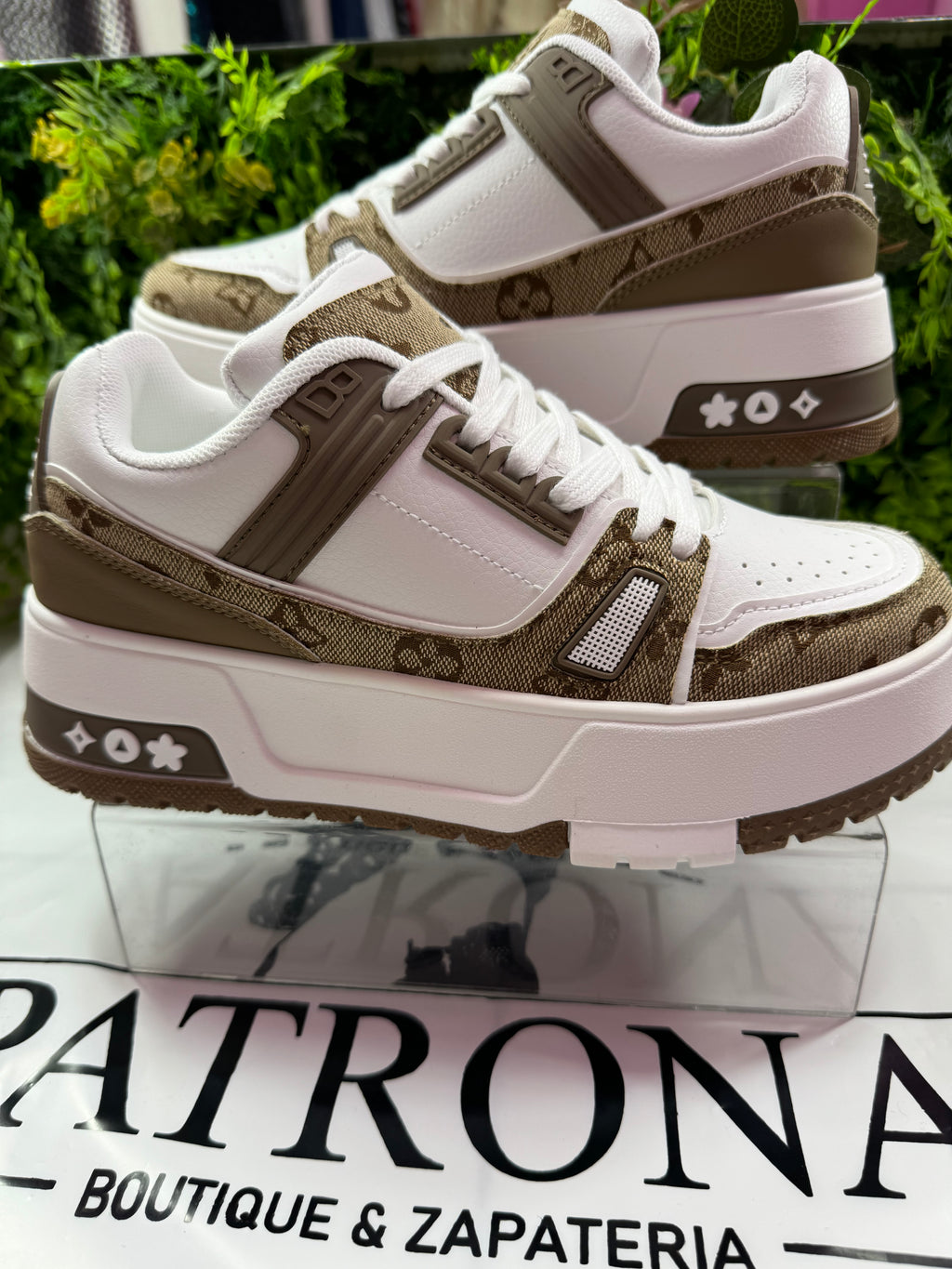 Tenis LV