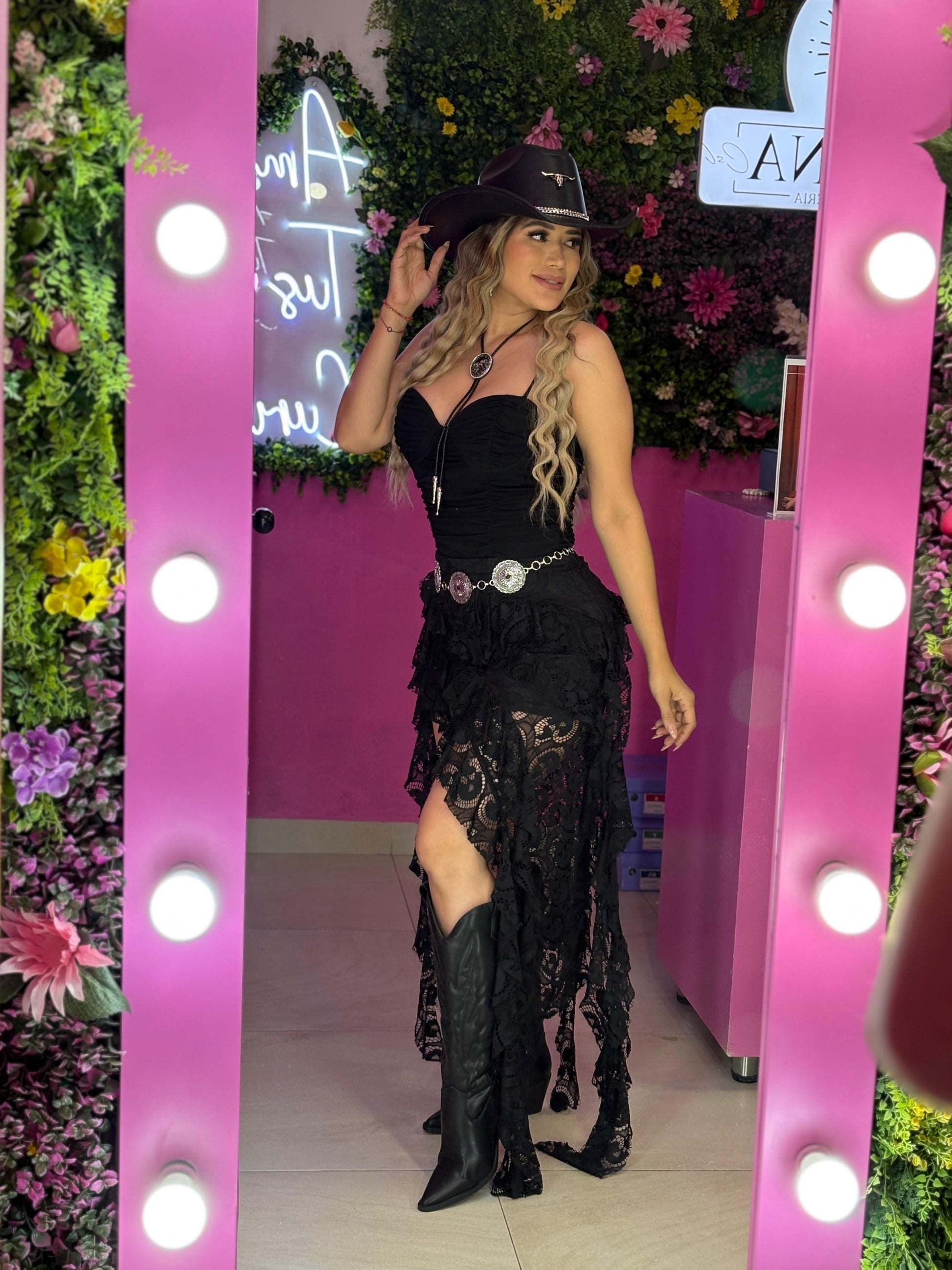 Falda larga de encaje negra