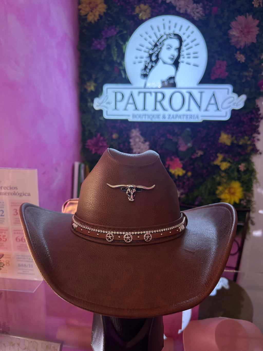 Sombrero camel con cuernuda