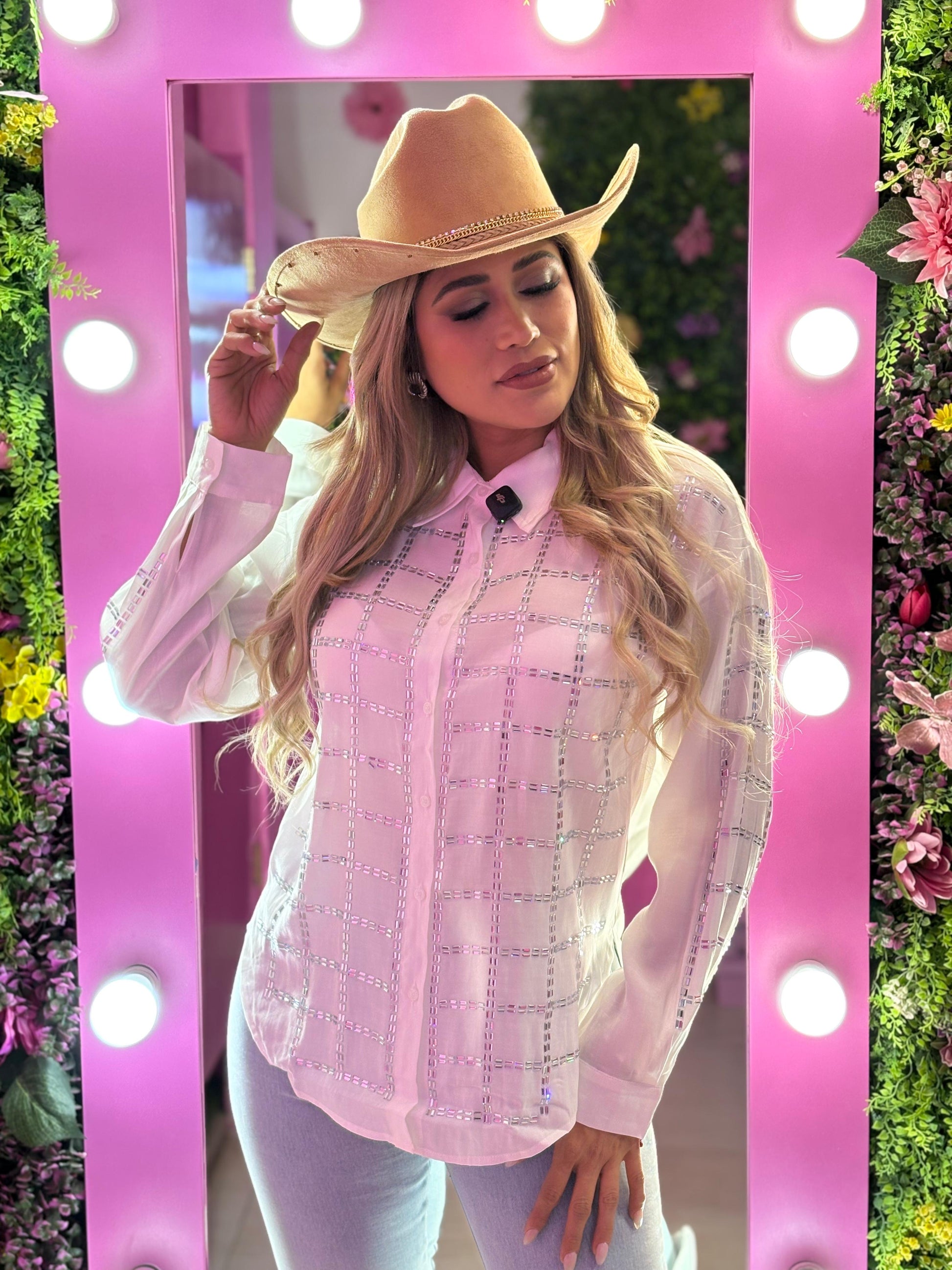 Camisa blanca con pedrería