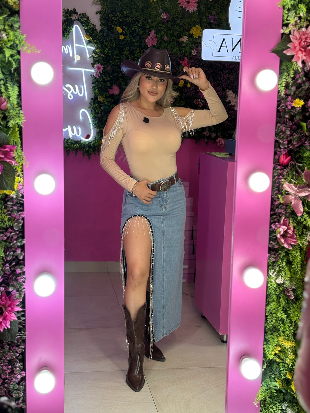 Falda larga mezclilla con barbas de brillos