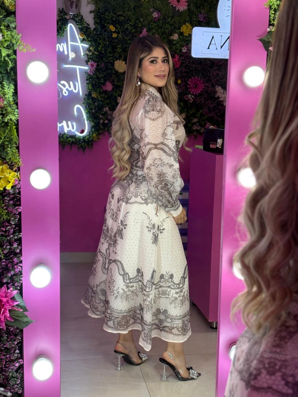 Set blanco con estampado gris