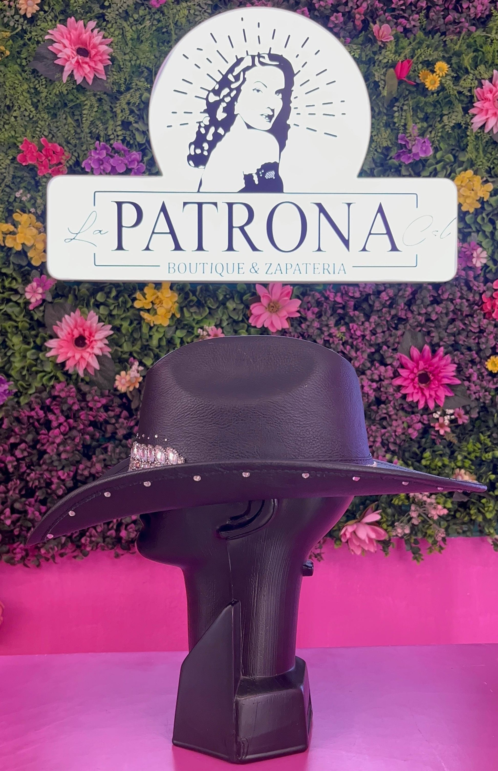 Sombrero negro de vinipiel