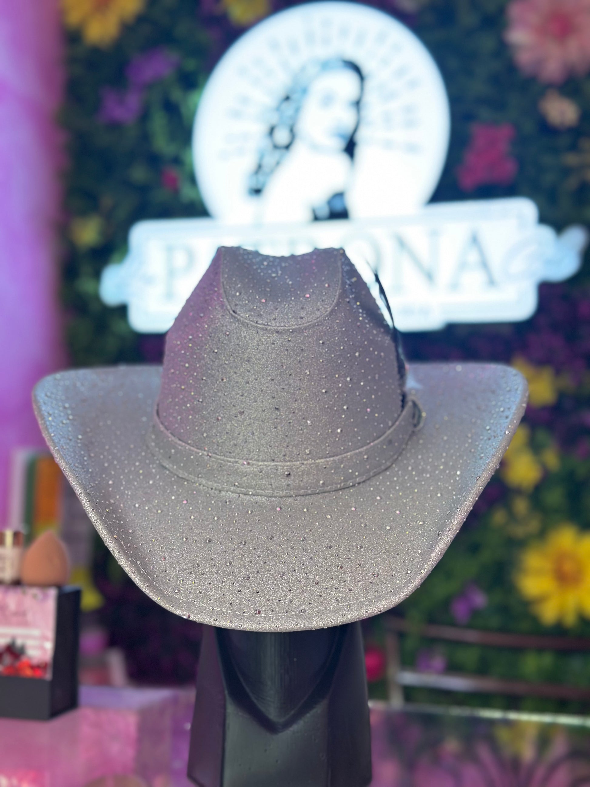 Sombrero plateado de glitter con brillos