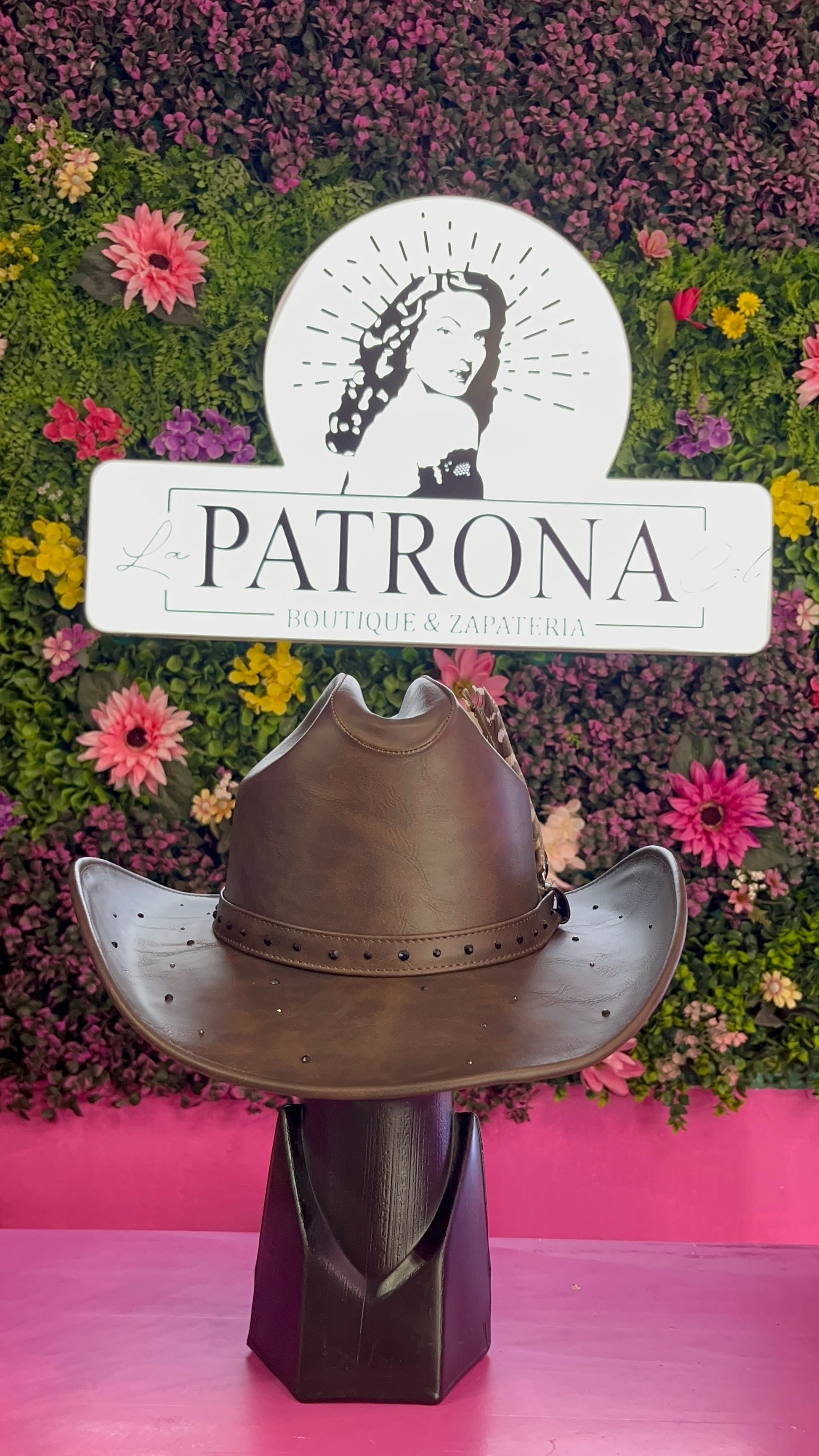 Sombrero cafe vinipiel con pluma