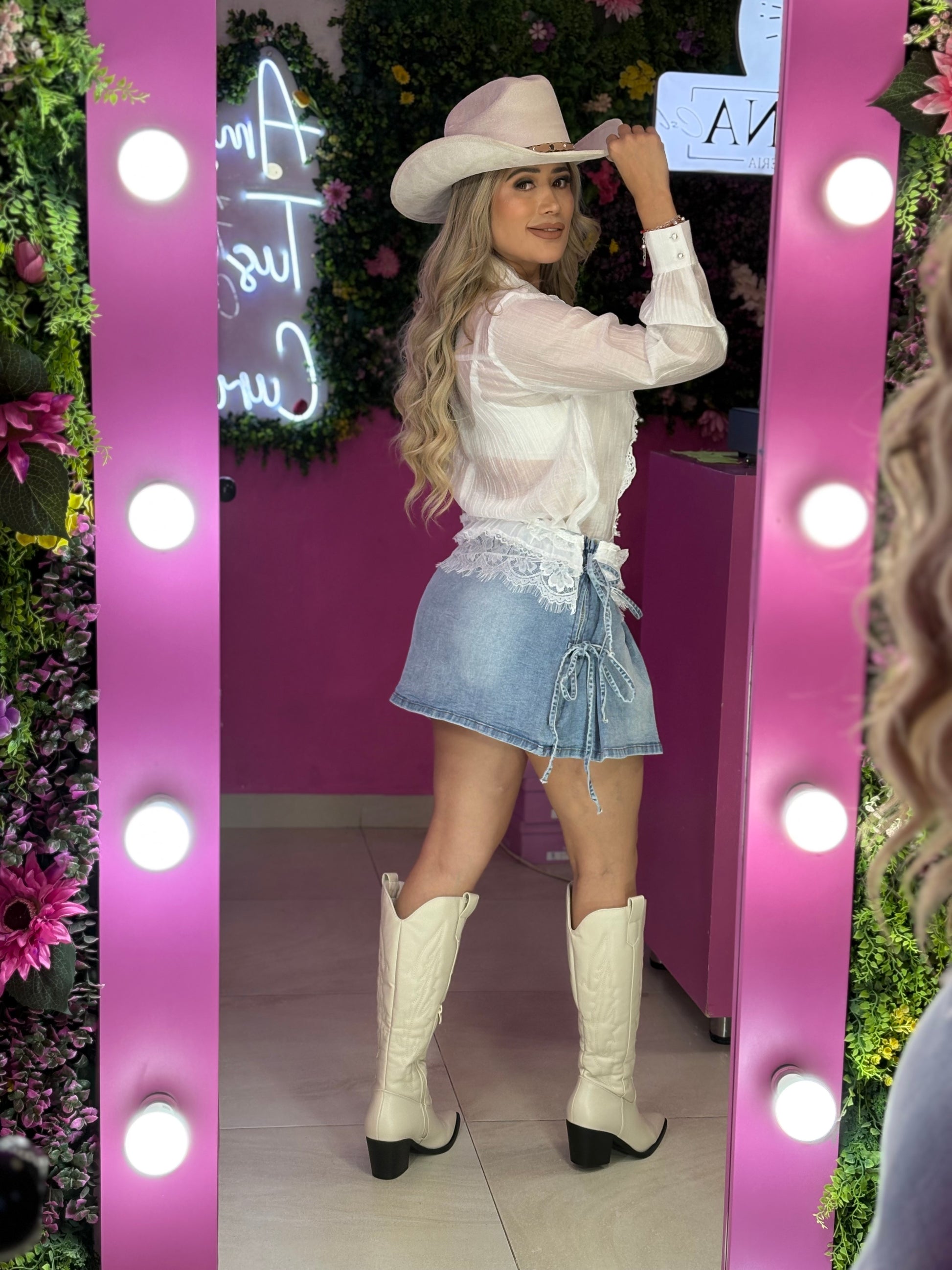 Camisa blanca con encaje
