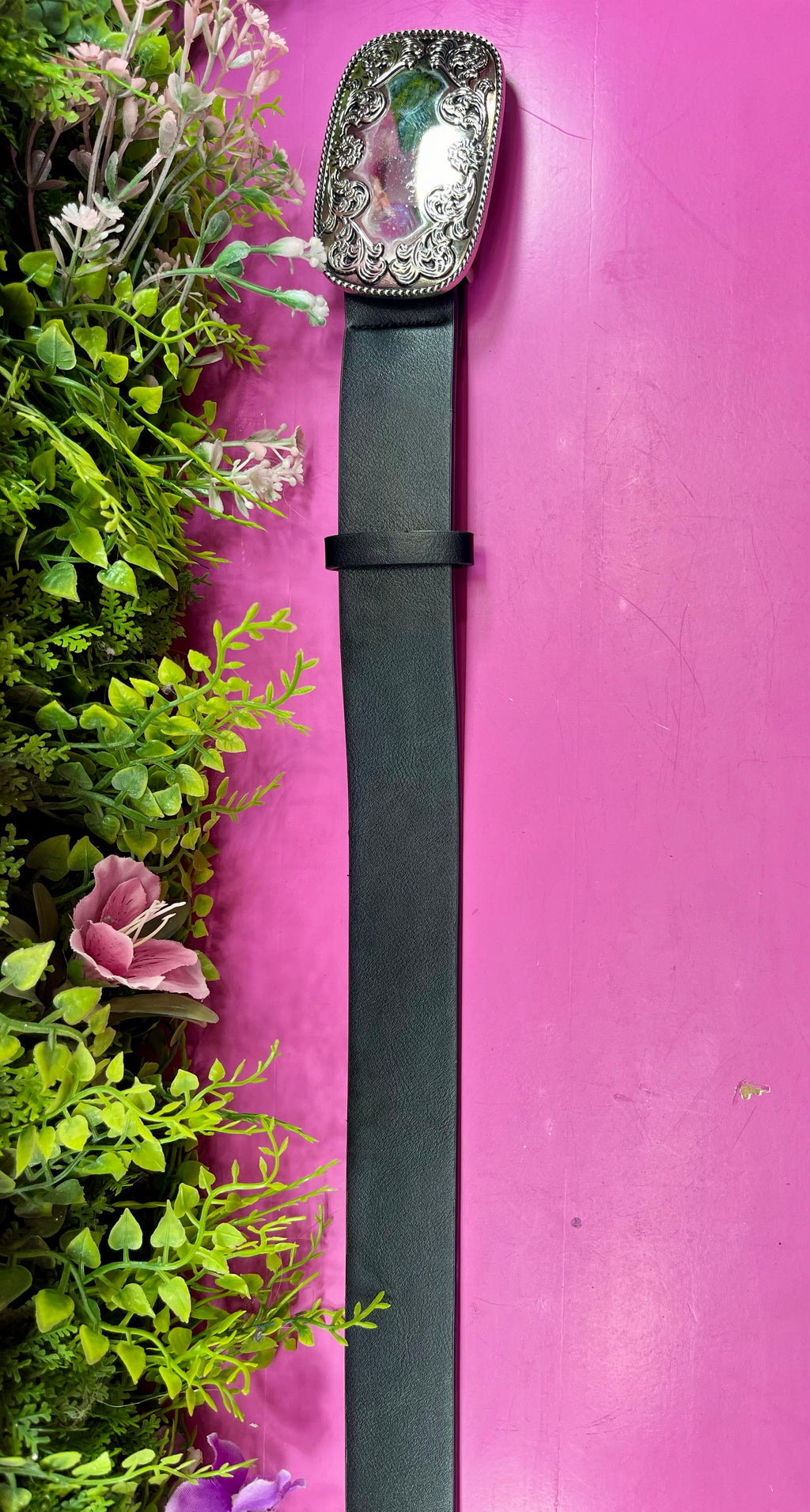 Cinto negro hebilla cuadrada..