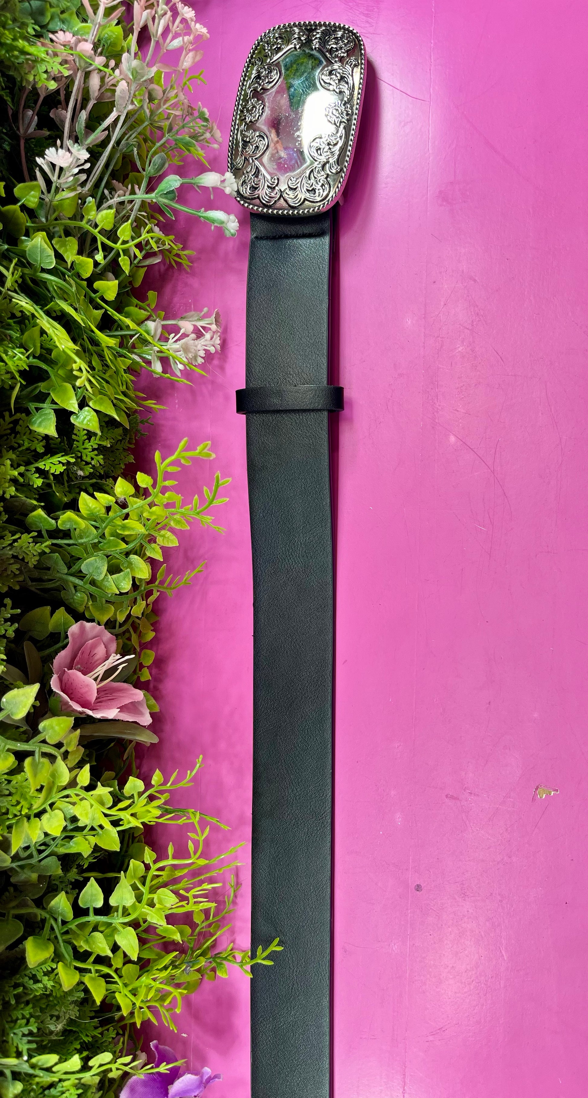 Cinto negro hebilla cuadrada..