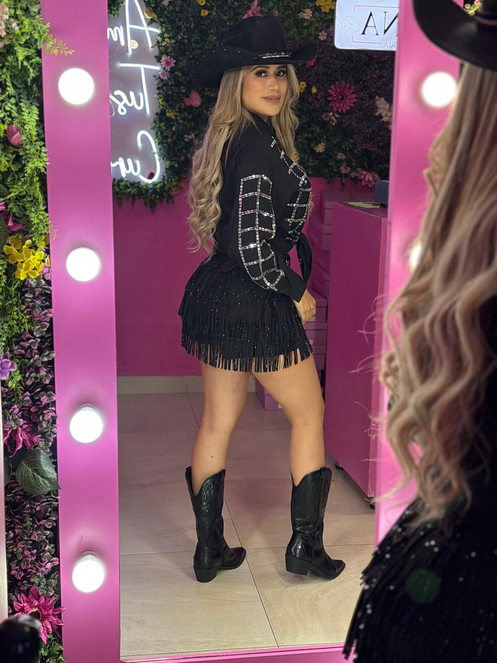 Camisa negra con pedrería