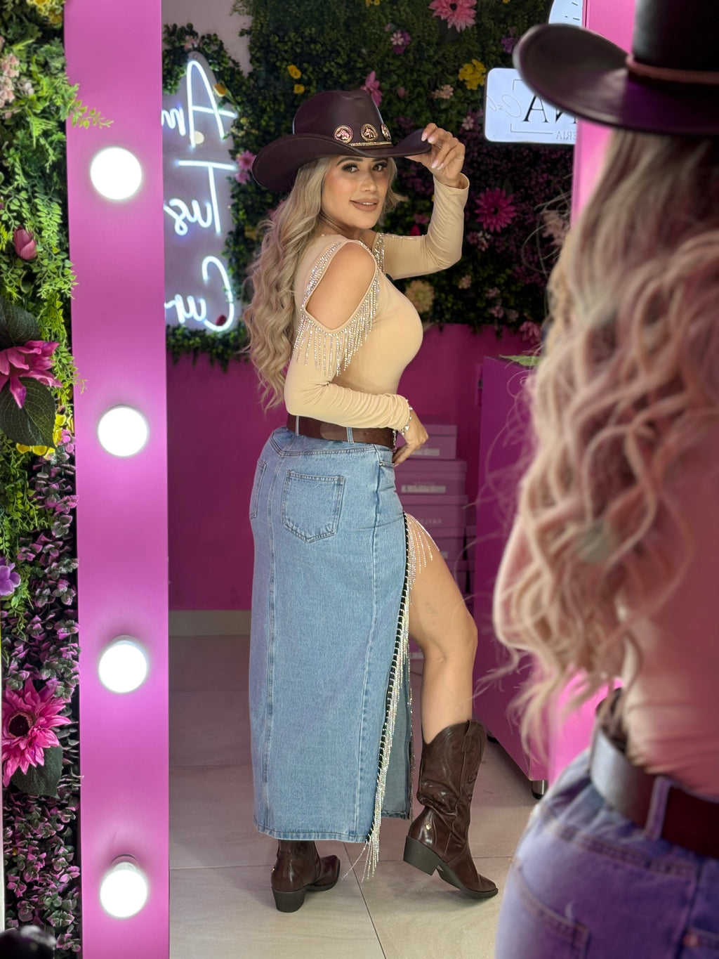 Falda larga mezclilla con barbas de brillos