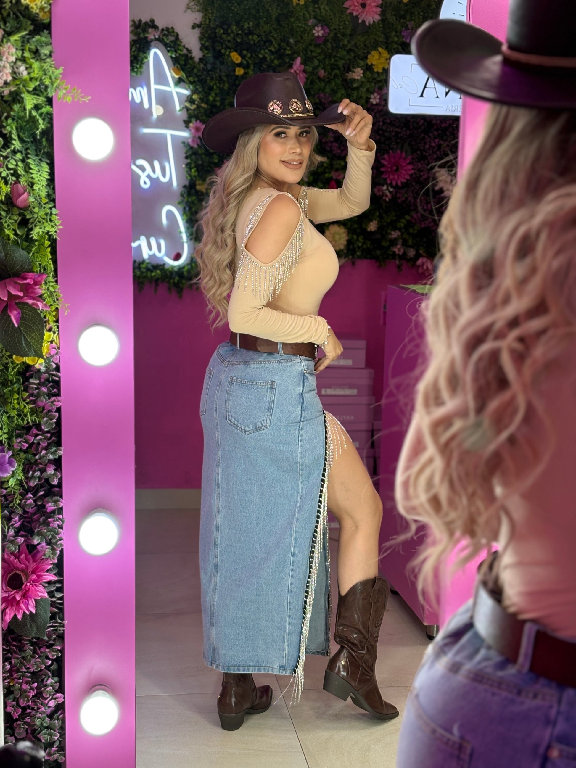 Falda larga mezclilla con barbas de brillos