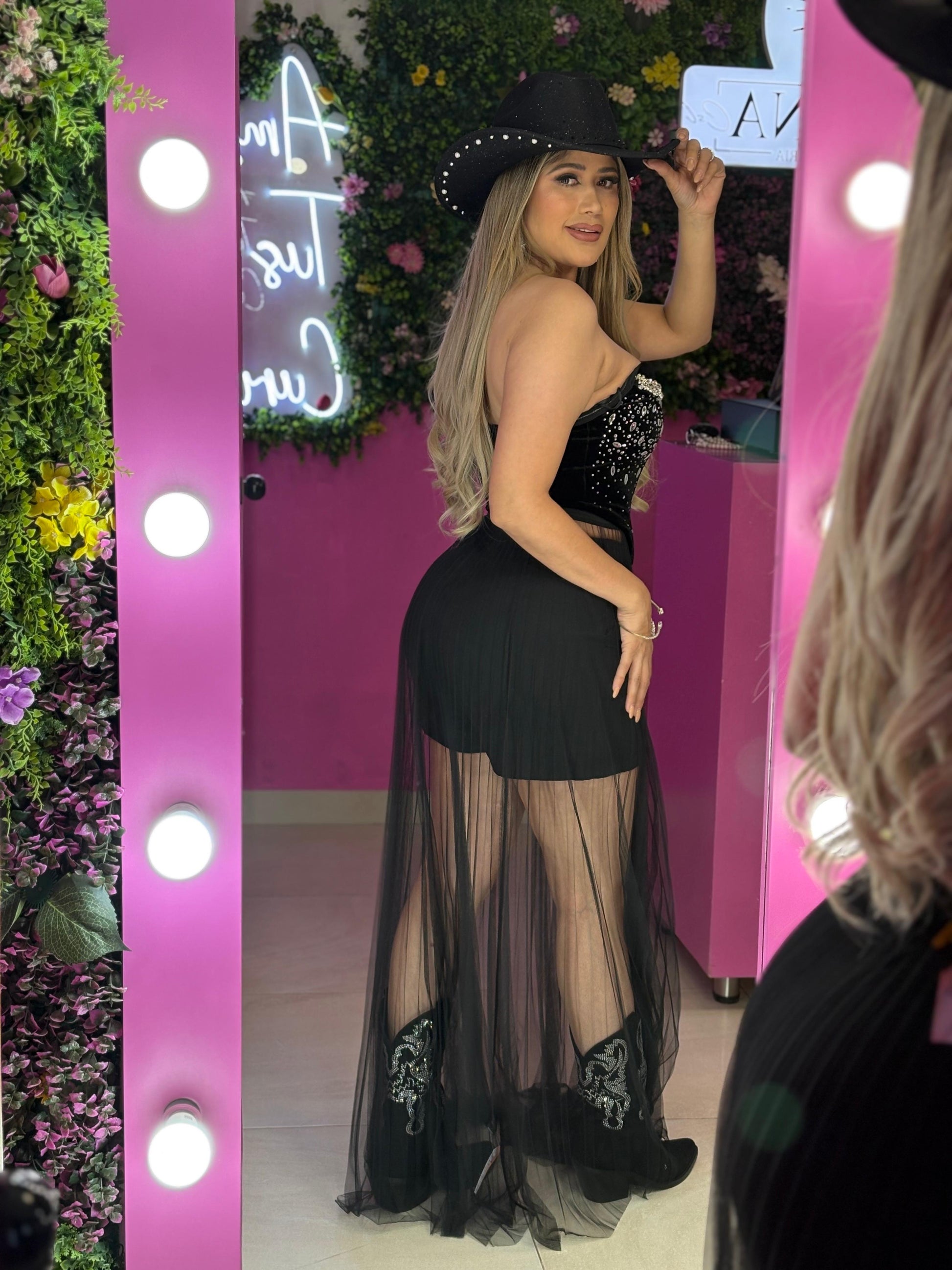 Falda larga traslúcida negra