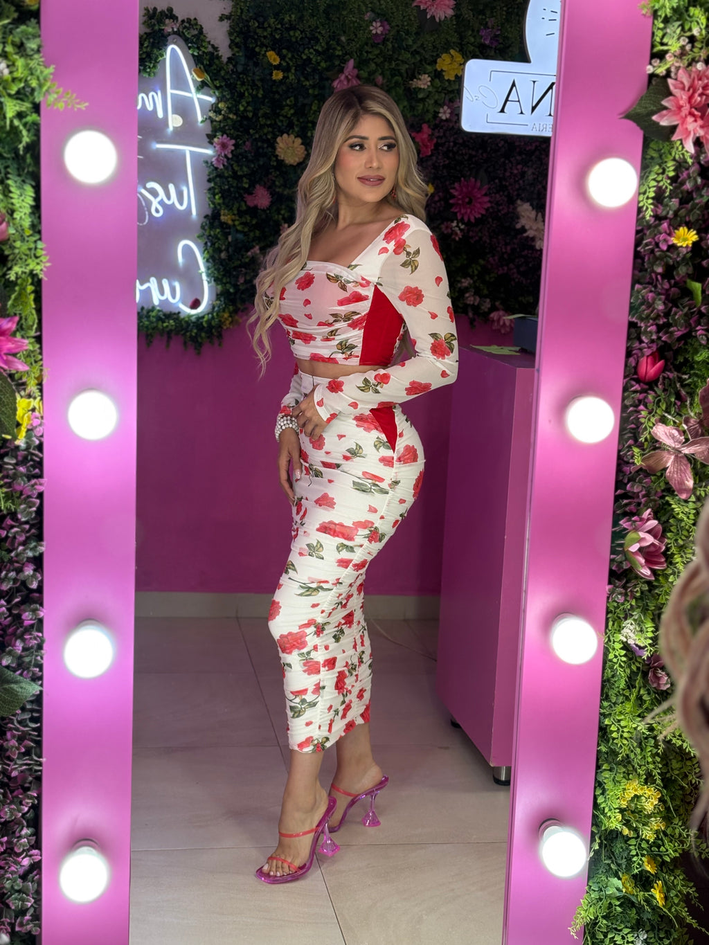 Set blanco mesh con rosas