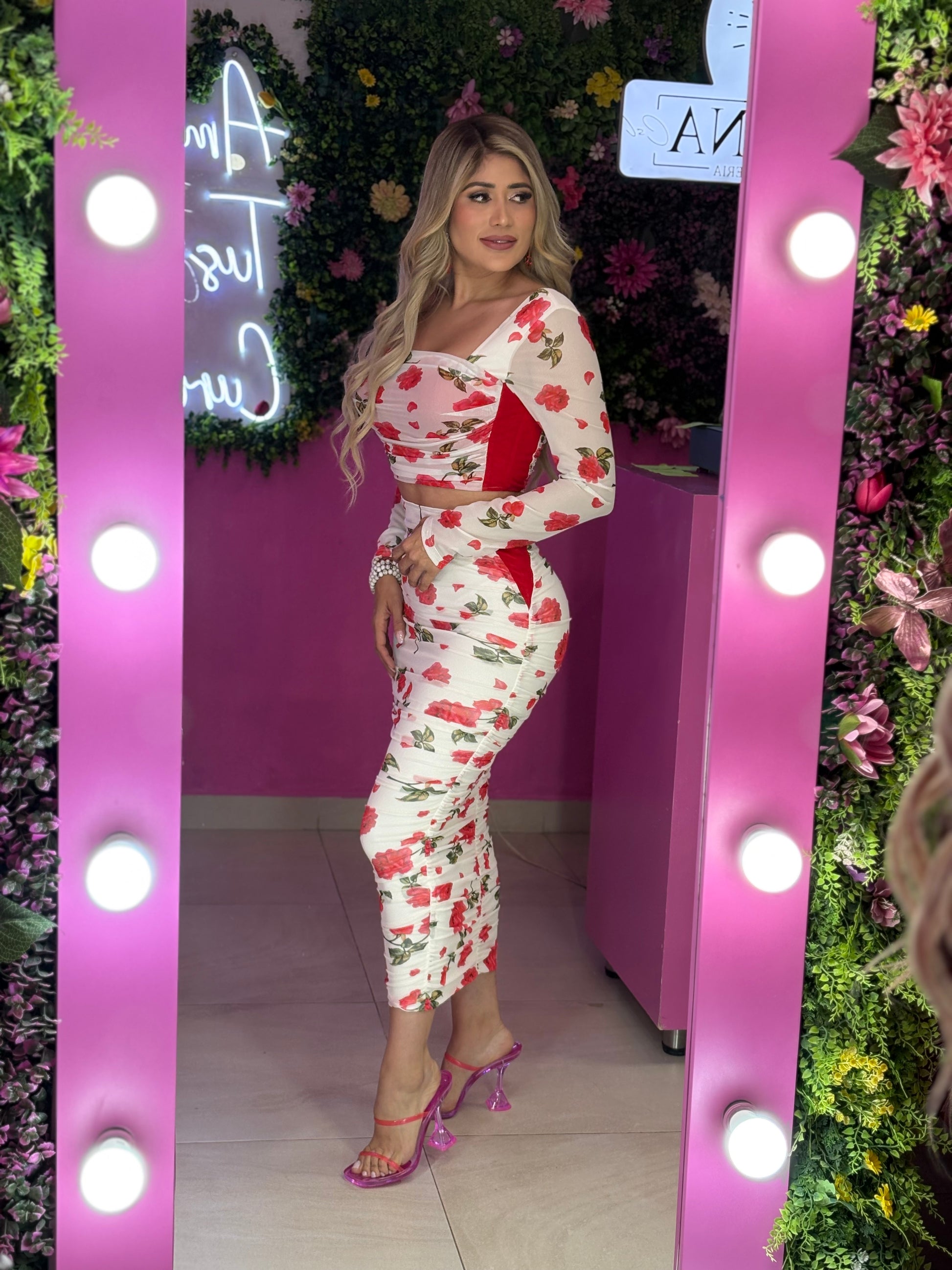 Set blanco mesh con rosas