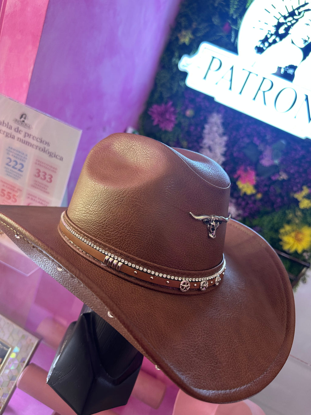 Sombrero camel con cuernuda