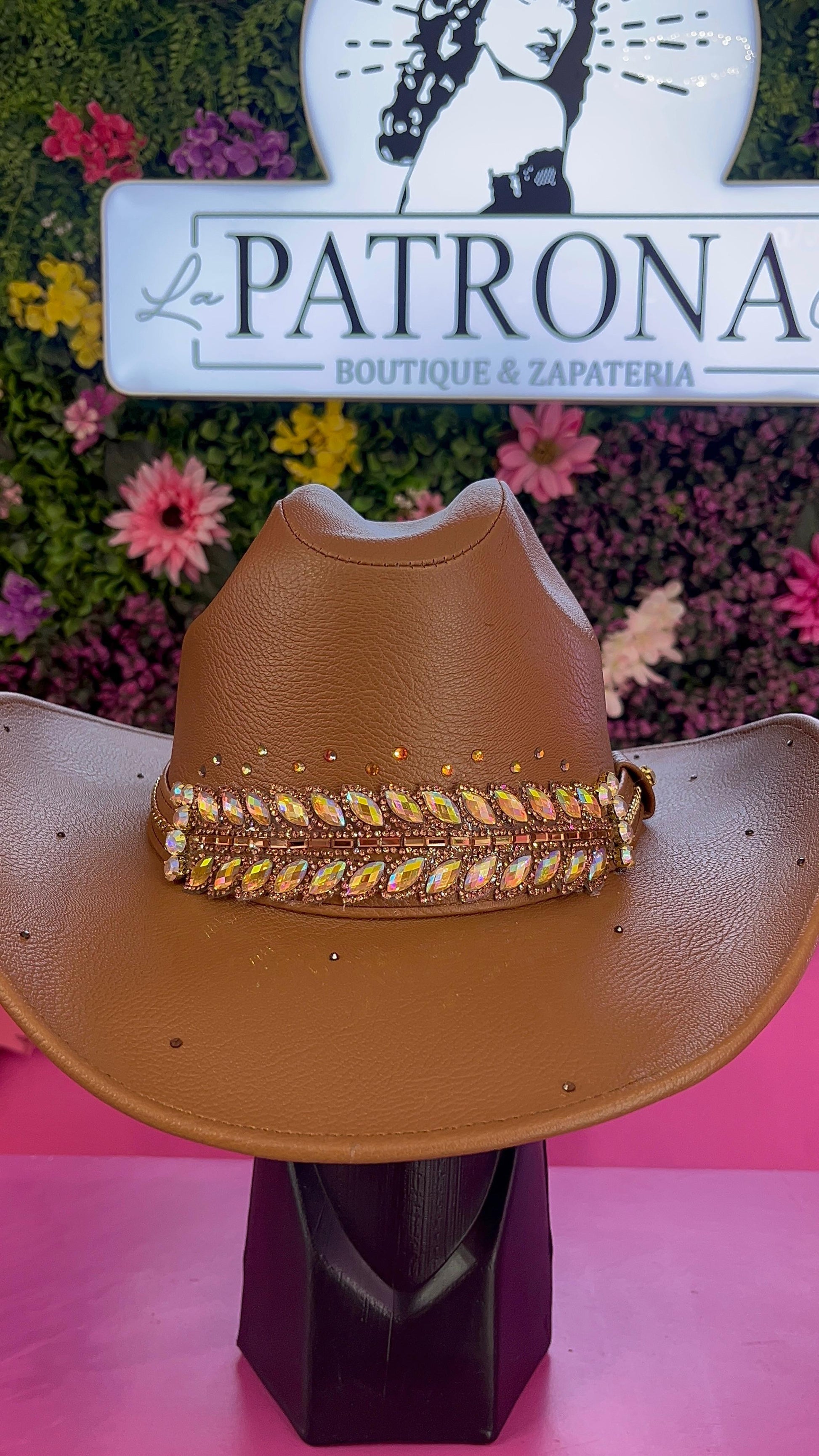 Sombrero camel de vinipiel con brillos