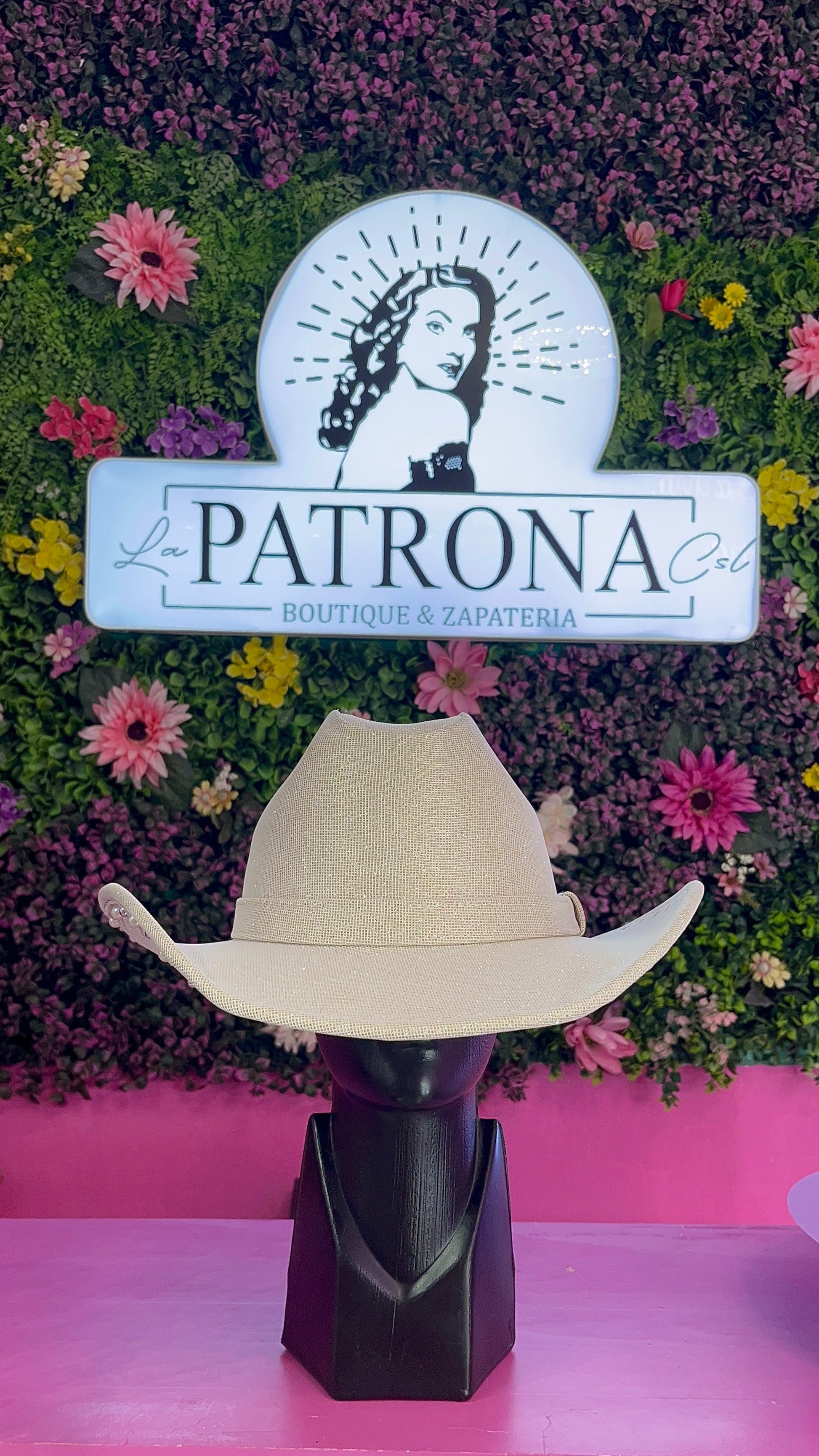 Sombrero beige glitter y perlas