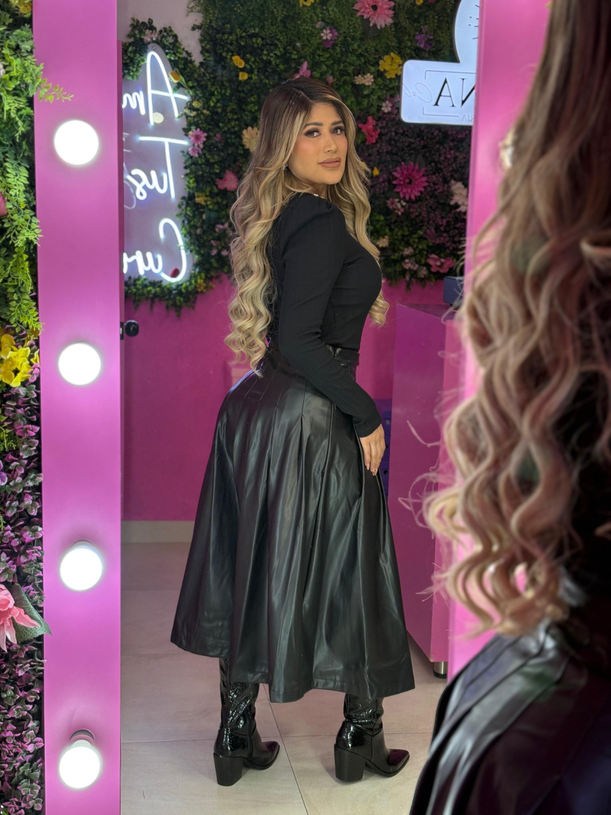 Falda negra vinipiel