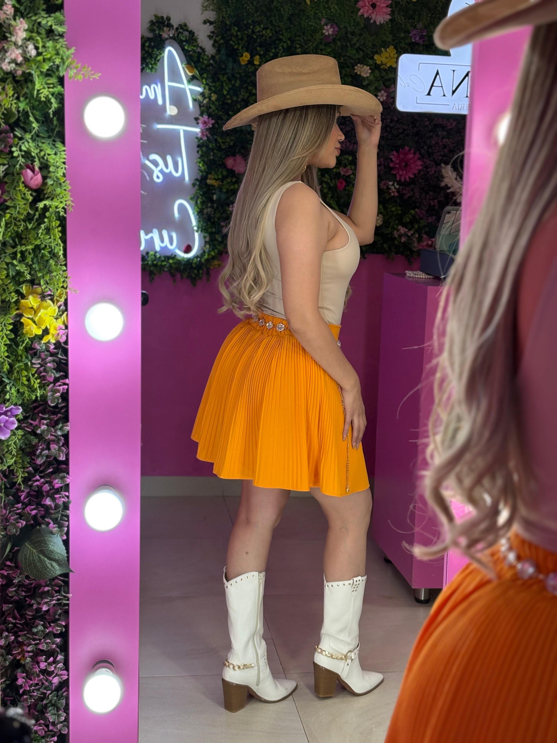 Falda short naranja