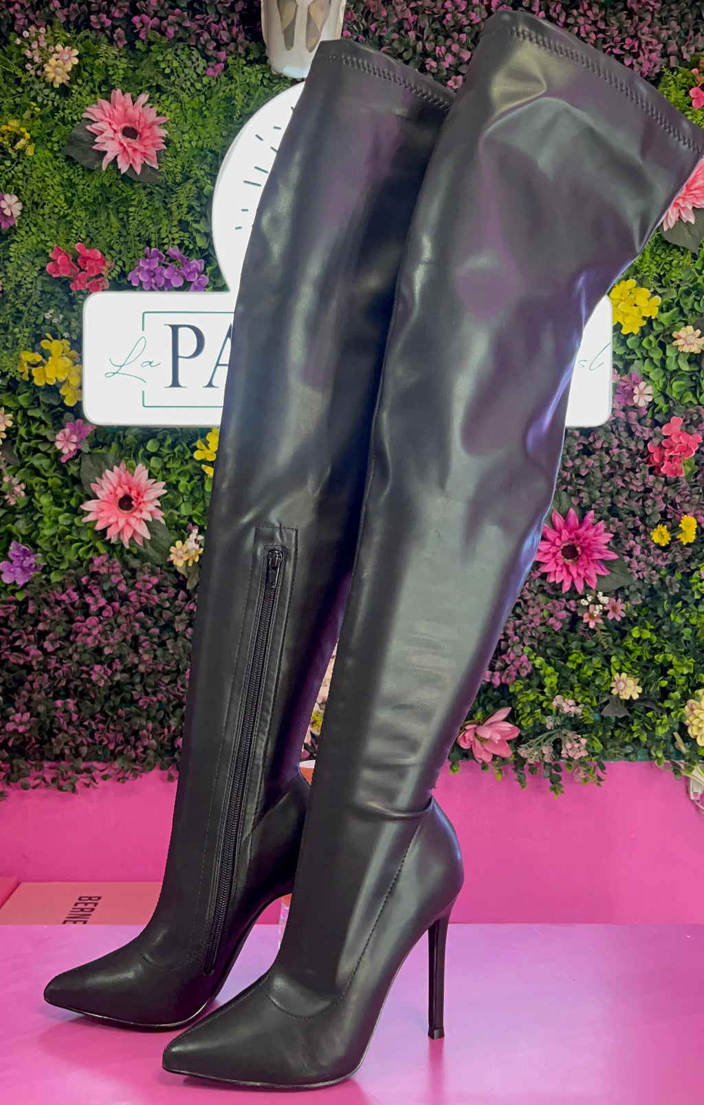 Bota negra extra larga “Gisele”