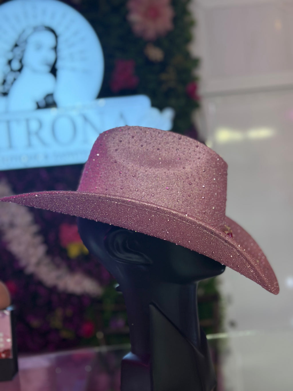 Sombrero rosa con brillos