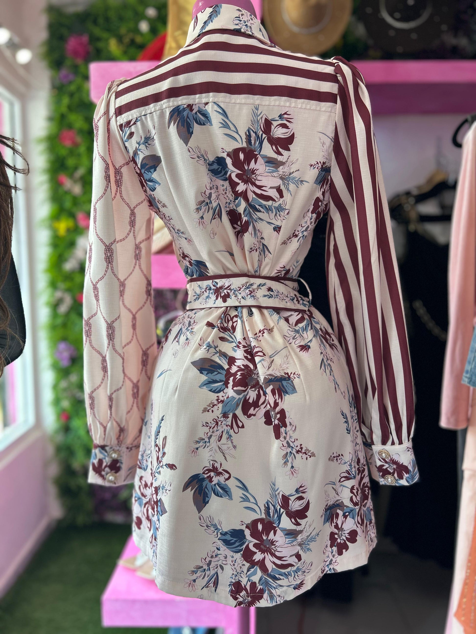 Vestido tinto con beige